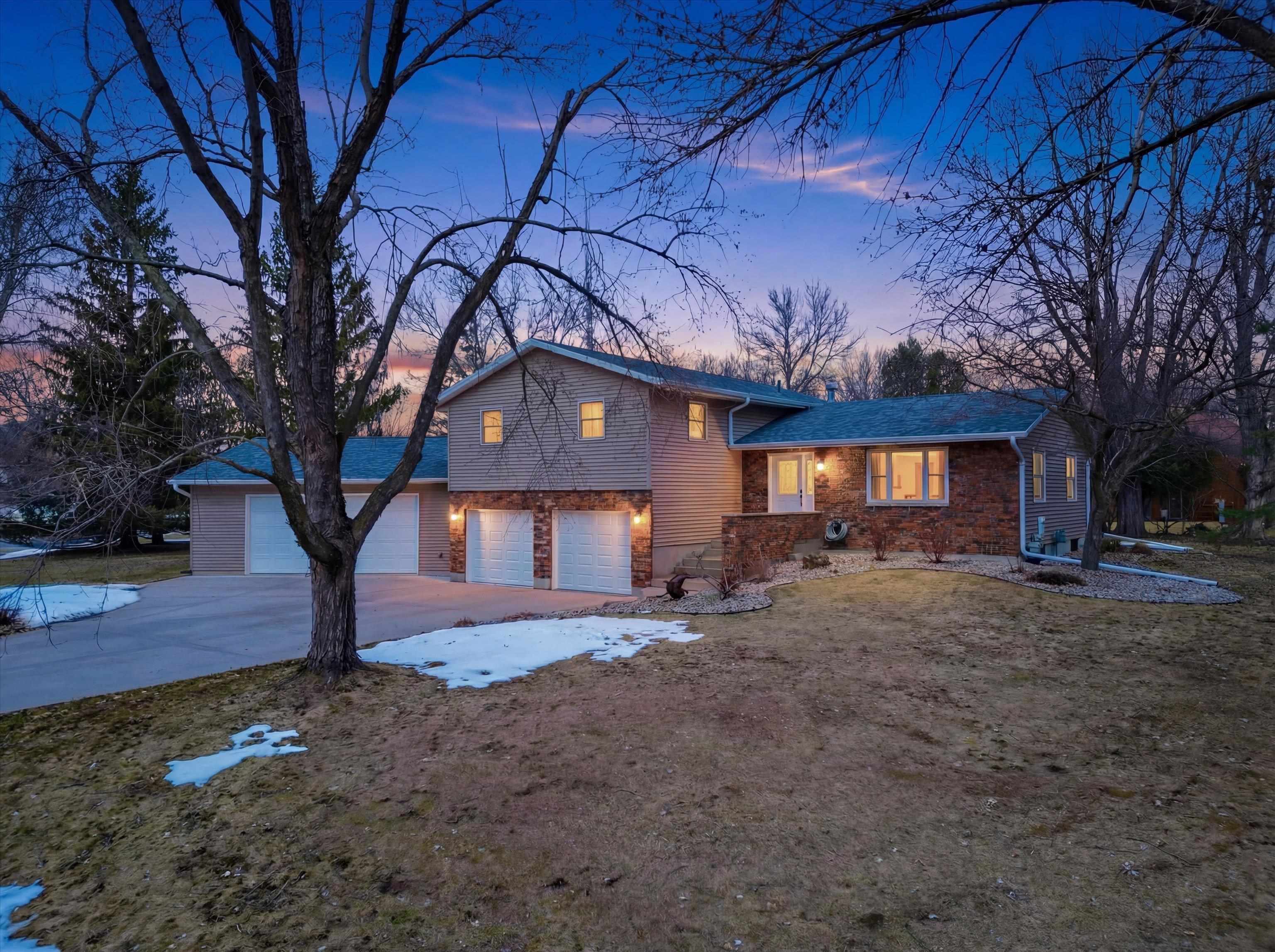 1611 N BROADWAY AVENUE, Marshfield, Wisconsin 54449, 4 Bedrooms Bedrooms, ,2 BathroomsBathrooms,Residential,For Sale,1611 N BROADWAY AVENUE,22601246