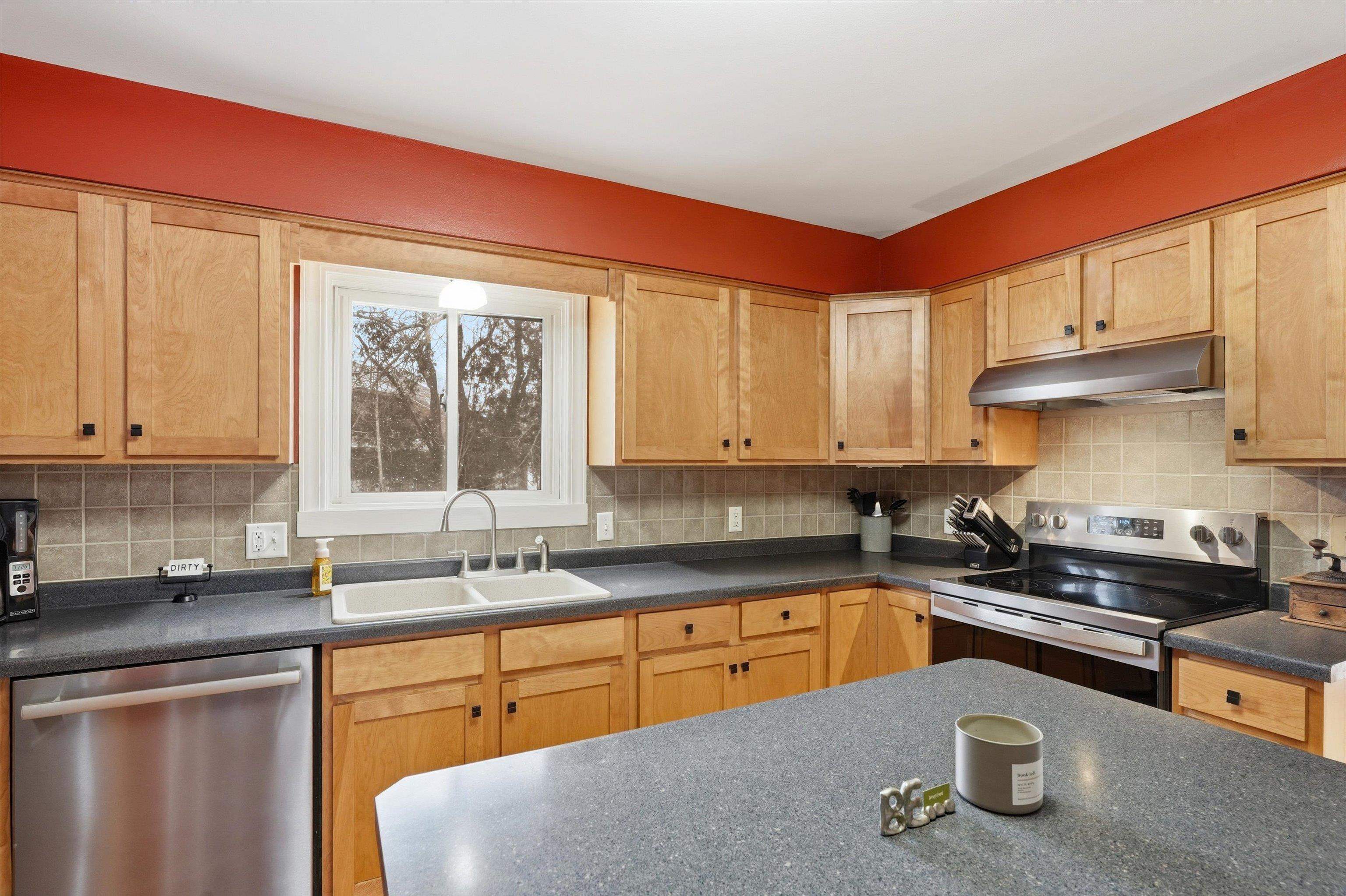 1611 N BROADWAY AVENUE, Marshfield, Wisconsin 54449, 4 Bedrooms Bedrooms, ,2 BathroomsBathrooms,Residential,For Sale,1611 N BROADWAY AVENUE,22601246