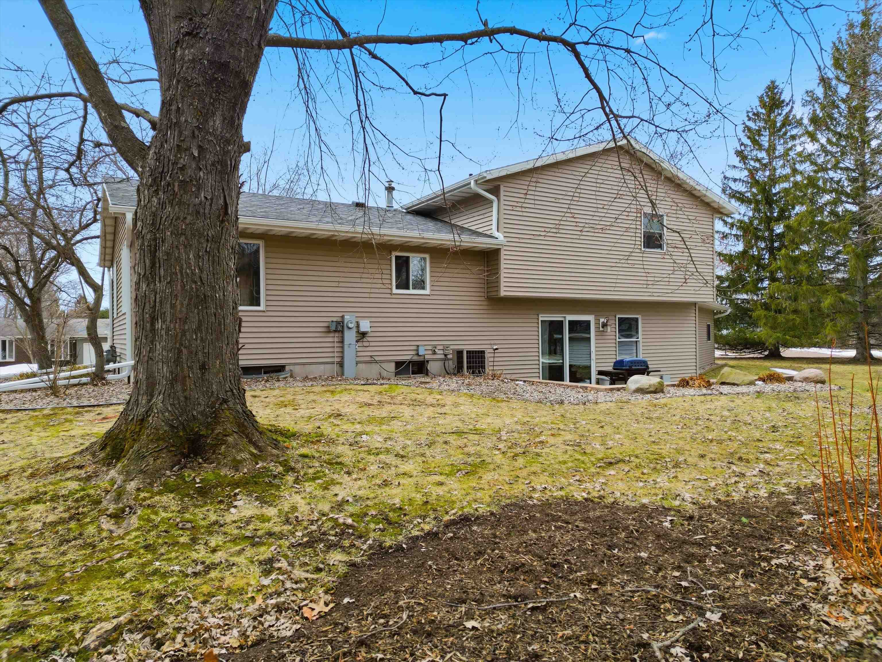 1611 N BROADWAY AVENUE, Marshfield, Wisconsin 54449, 4 Bedrooms Bedrooms, ,2 BathroomsBathrooms,Residential,For Sale,1611 N BROADWAY AVENUE,22601246