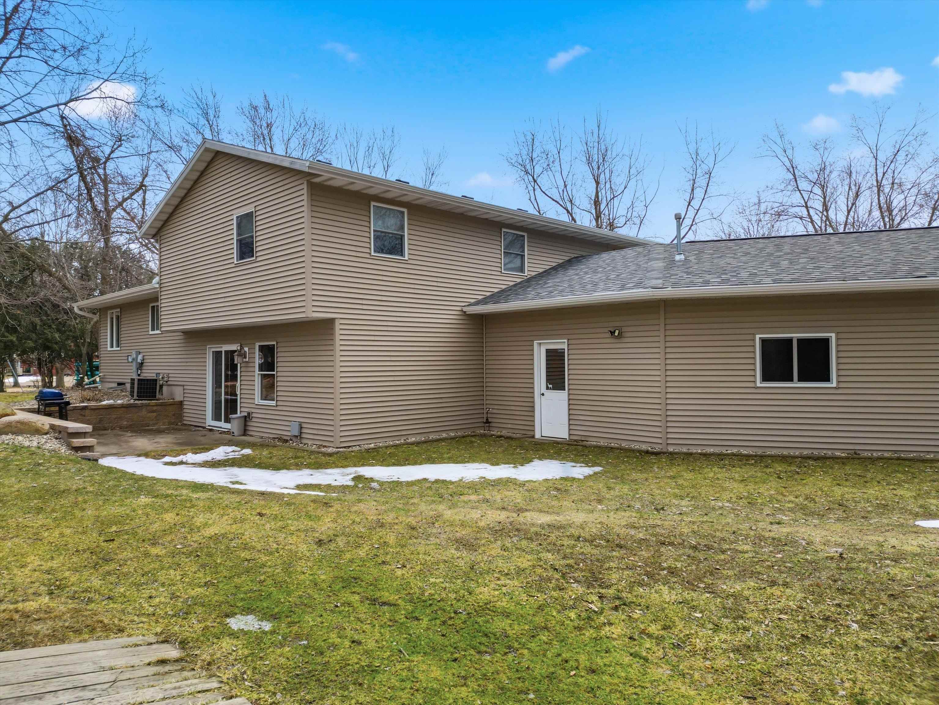 1611 N BROADWAY AVENUE, Marshfield, Wisconsin 54449, 4 Bedrooms Bedrooms, ,2 BathroomsBathrooms,Residential,For Sale,1611 N BROADWAY AVENUE,22601246
