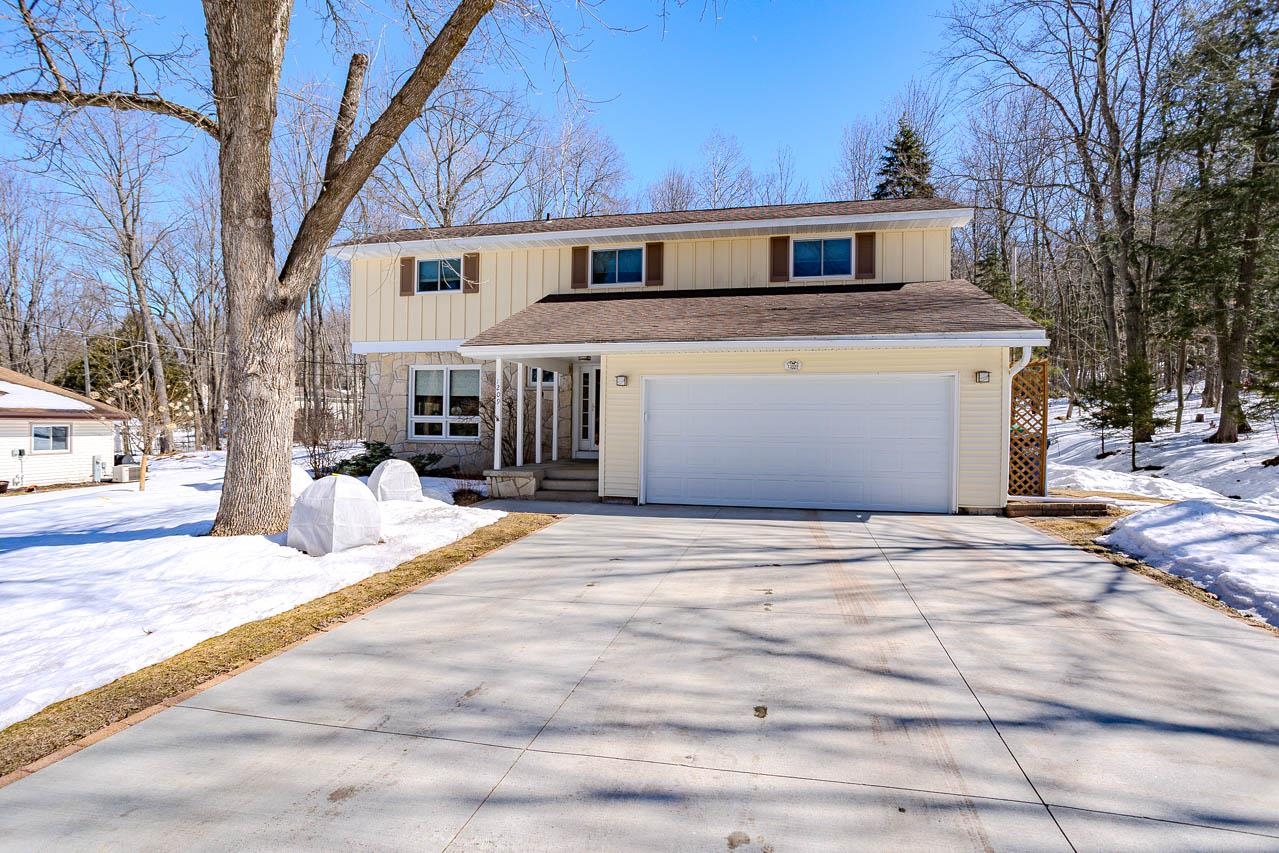 1209 N 16TH STREET, Wausau, Wisconsin 54403, 4 Bedrooms Bedrooms, ,2 BathroomsBathrooms,Residential,For Sale,1209 N 16TH STREET,22601254