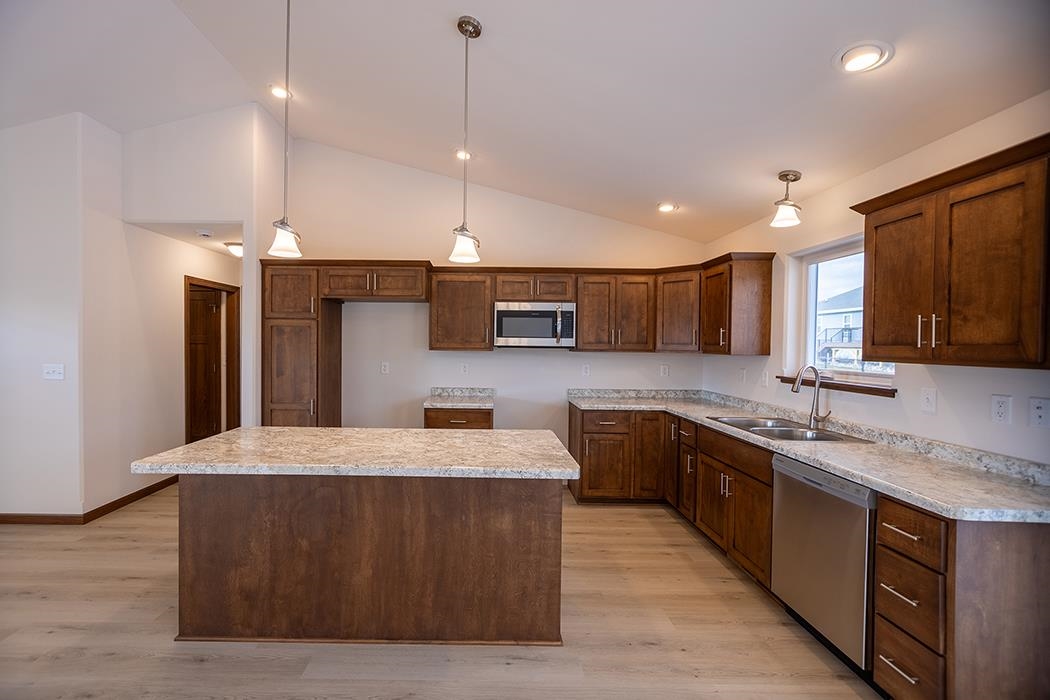 2200 S COTTONWOOD AVENUE, Marshfield, Wisconsin 54449, 3 Bedrooms Bedrooms, ,2 BathroomsBathrooms,Residential,For Sale,2200 S COTTONWOOD AVENUE,22601255