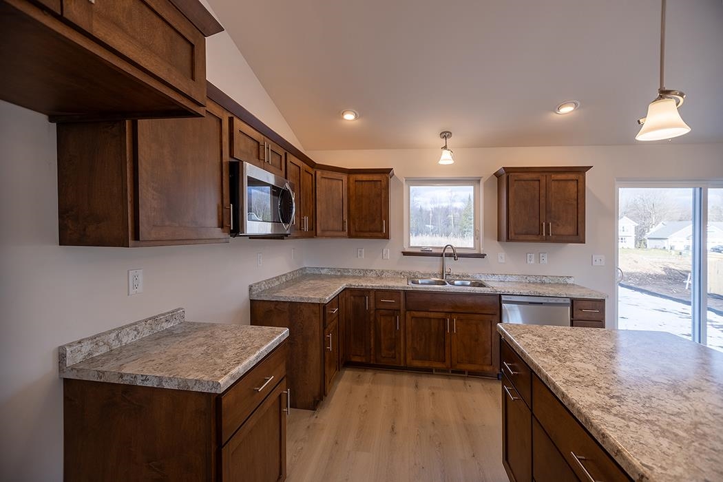 2200 S COTTONWOOD AVENUE, Marshfield, Wisconsin 54449, 3 Bedrooms Bedrooms, ,2 BathroomsBathrooms,Residential,For Sale,2200 S COTTONWOOD AVENUE,22601255