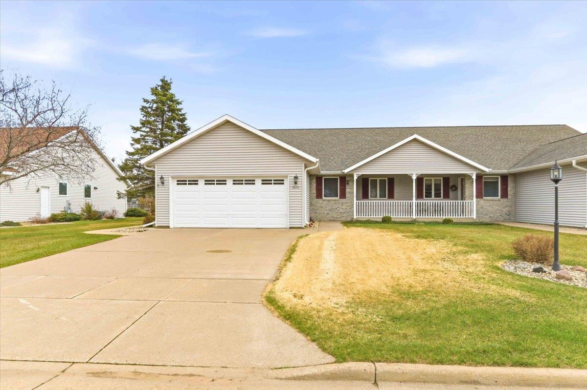 4641 RIDGEVIEW COURT, Wisconsin Rapids, Wisconsin 54494, 2 Bedrooms Bedrooms, ,3 BathroomsBathrooms,Residential,For Sale,4641 RIDGEVIEW COURT,22601263