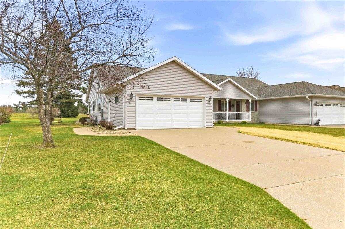 4641 RIDGEVIEW COURT, Wisconsin Rapids, Wisconsin 54494, 2 Bedrooms Bedrooms, ,3 BathroomsBathrooms,Residential,For Sale,4641 RIDGEVIEW COURT,22601263