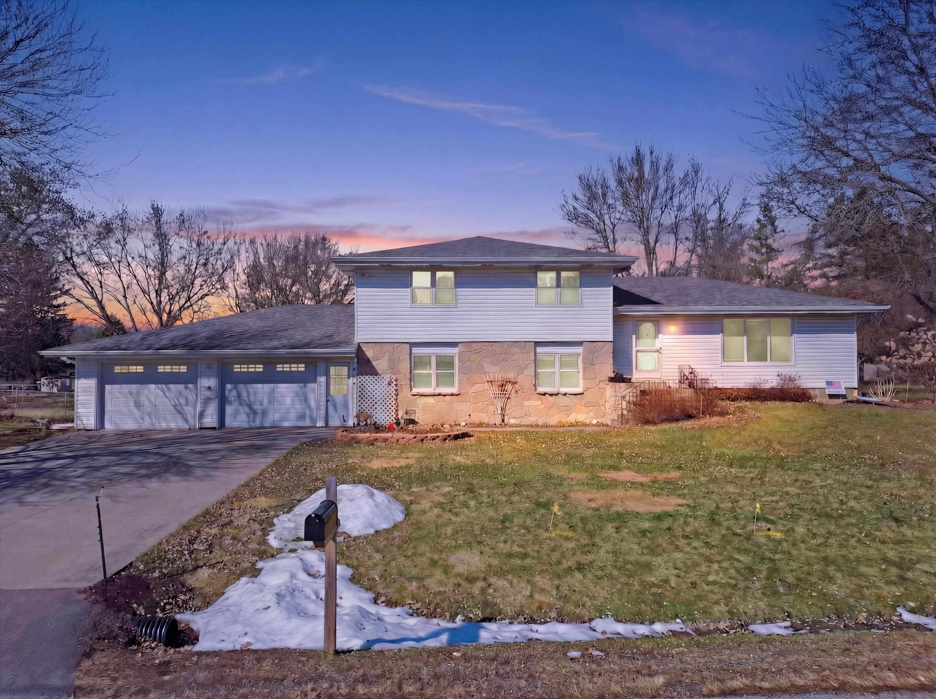 1906 S CEDAR AVENUE, Marshfield, Wisconsin 54449, 4 Bedrooms Bedrooms, ,2 BathroomsBathrooms,Residential,For Sale,1906 S CEDAR AVENUE,22601275