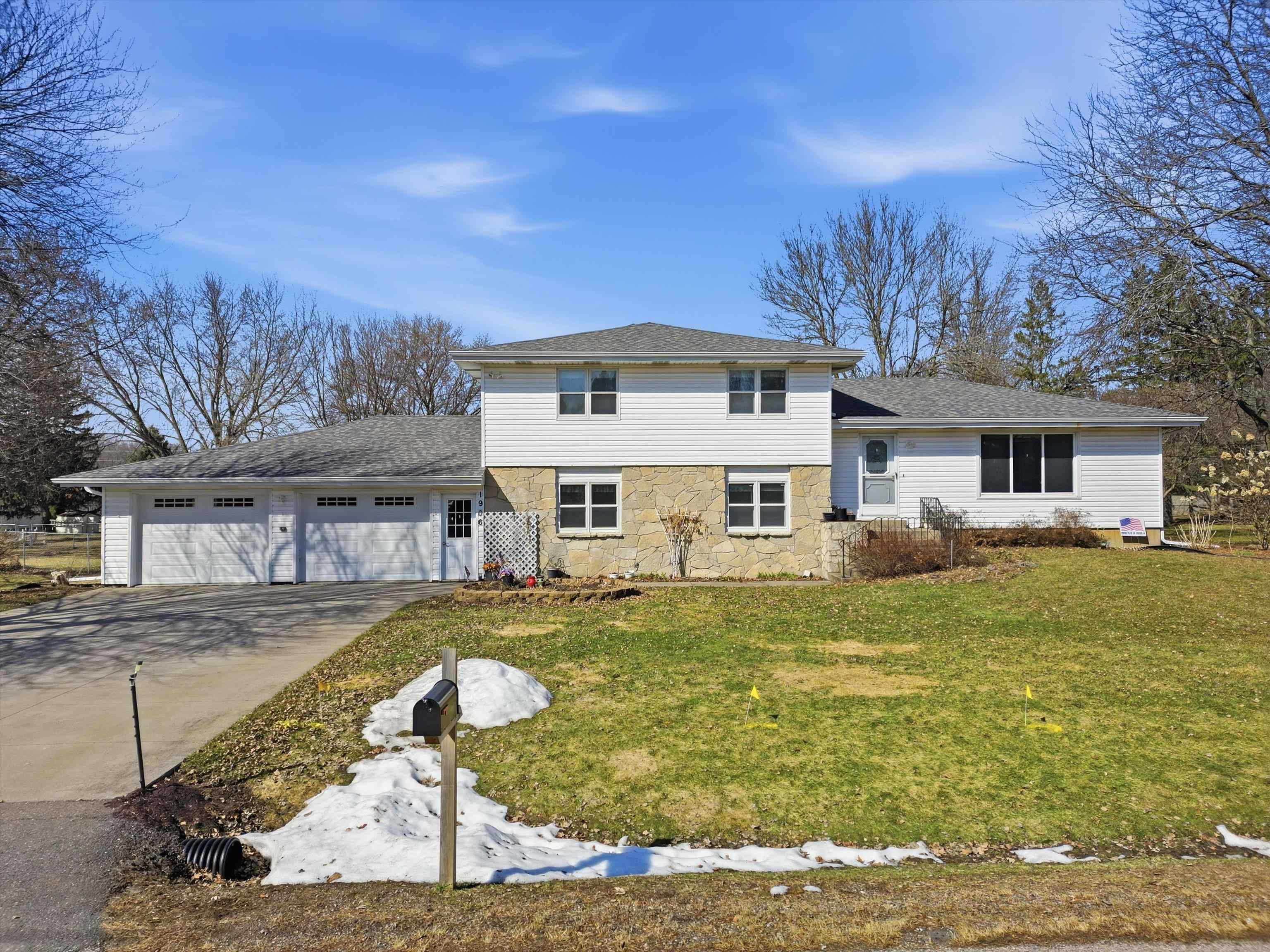 1906 S CEDAR AVENUE, Marshfield, Wisconsin 54449, 4 Bedrooms Bedrooms, ,2 BathroomsBathrooms,Residential,For Sale,1906 S CEDAR AVENUE,22601275