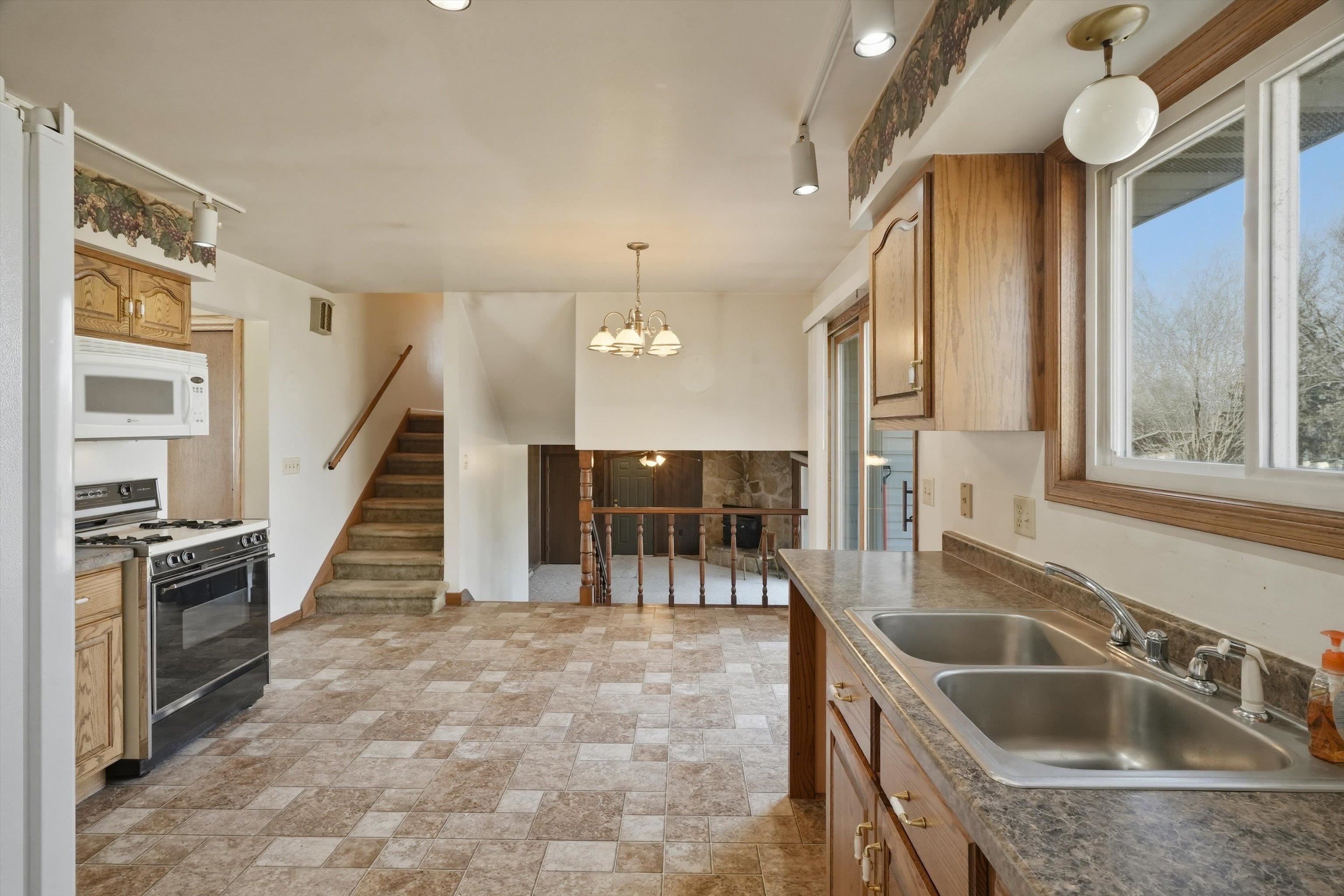 1906 S CEDAR AVENUE, Marshfield, Wisconsin 54449, 4 Bedrooms Bedrooms, ,2 BathroomsBathrooms,Residential,For Sale,1906 S CEDAR AVENUE,22601275