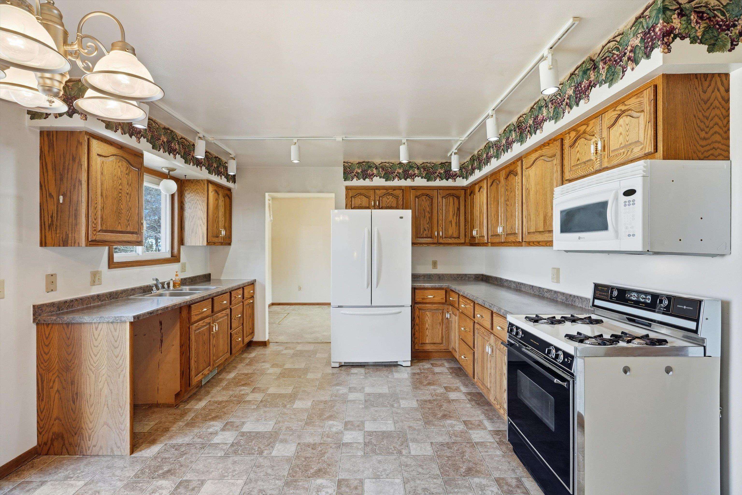 1906 S CEDAR AVENUE, Marshfield, Wisconsin 54449, 4 Bedrooms Bedrooms, ,2 BathroomsBathrooms,Residential,For Sale,1906 S CEDAR AVENUE,22601275