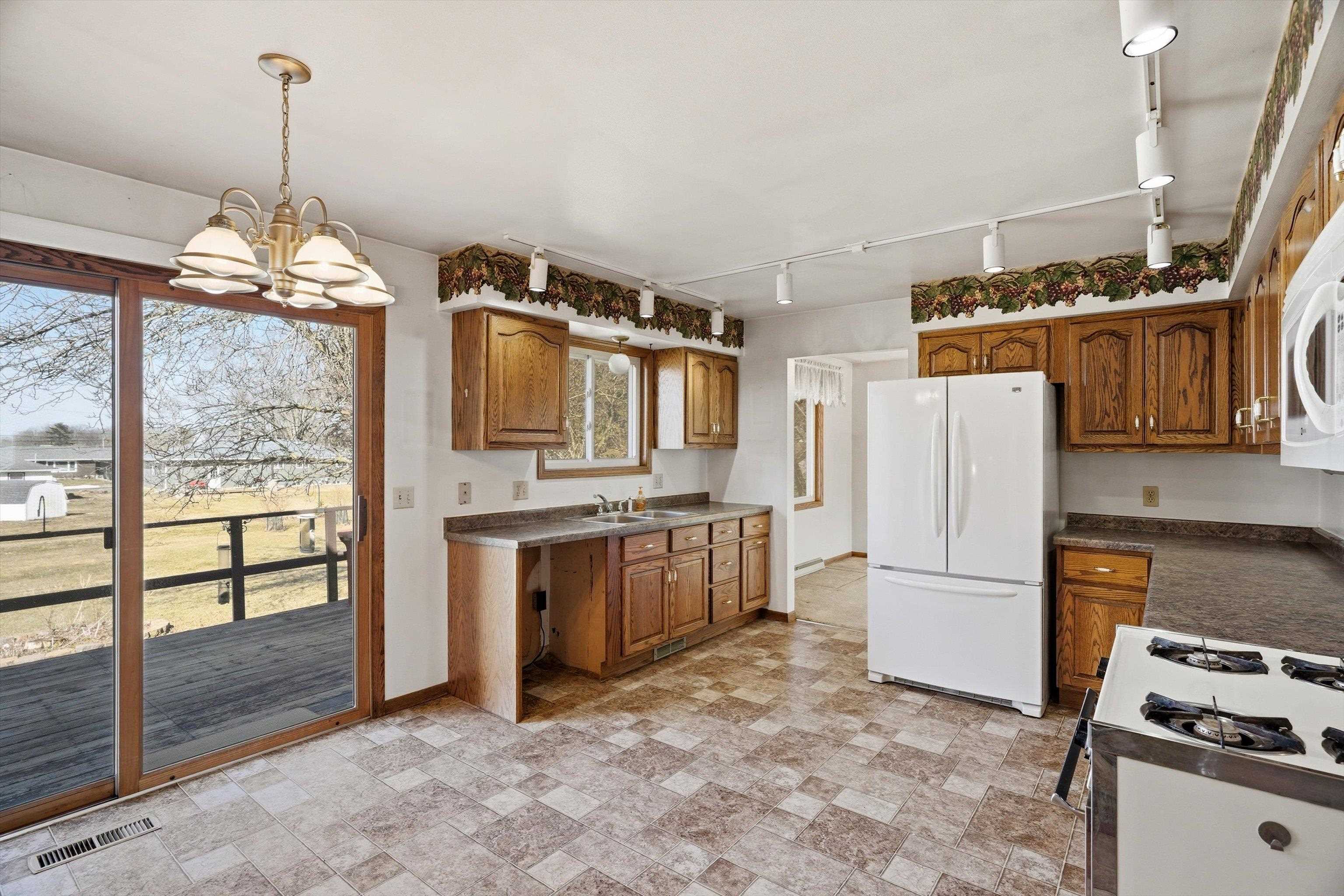 1906 S CEDAR AVENUE, Marshfield, Wisconsin 54449, 4 Bedrooms Bedrooms, ,2 BathroomsBathrooms,Residential,For Sale,1906 S CEDAR AVENUE,22601275