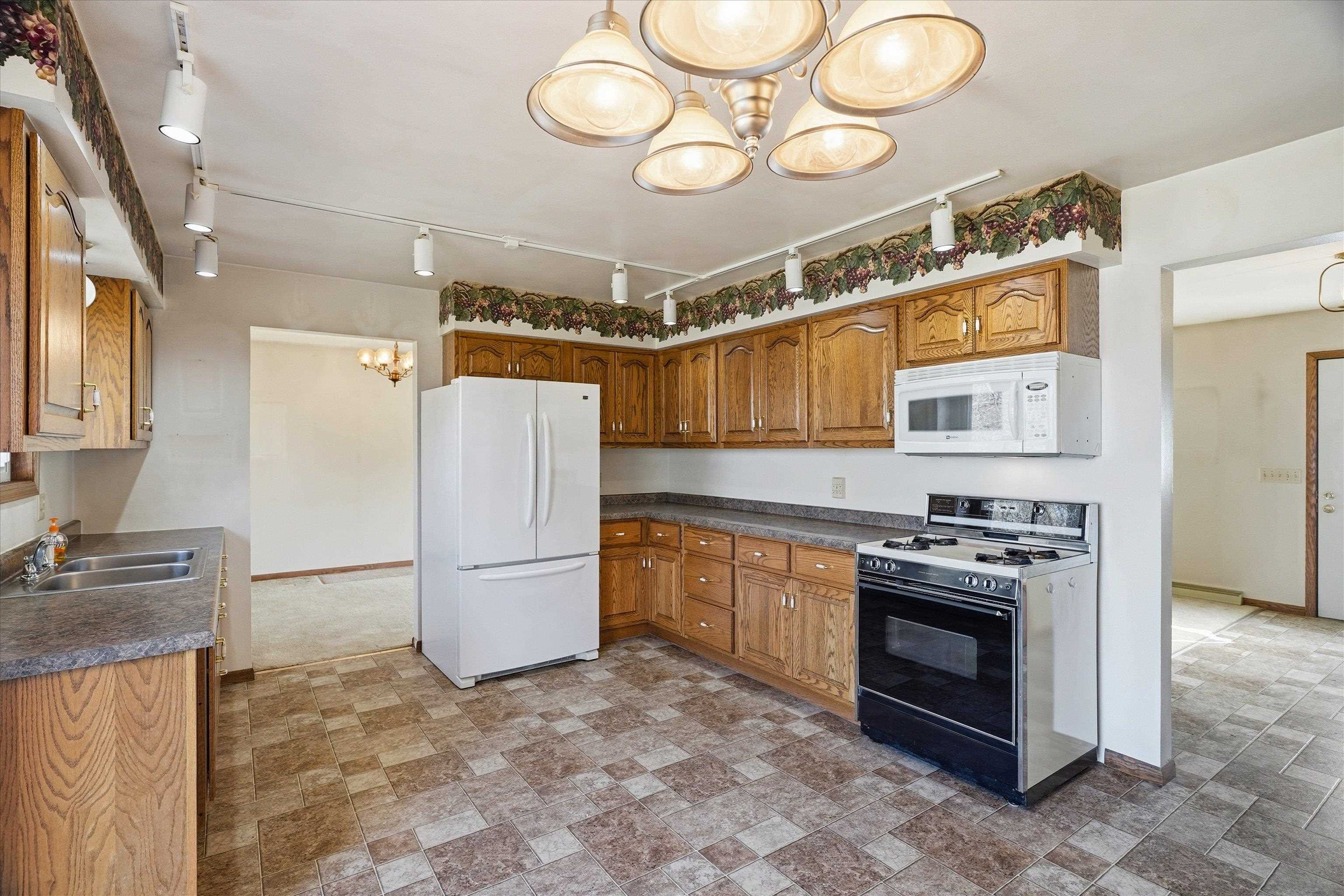 1906 S CEDAR AVENUE, Marshfield, Wisconsin 54449, 4 Bedrooms Bedrooms, ,2 BathroomsBathrooms,Residential,For Sale,1906 S CEDAR AVENUE,22601275