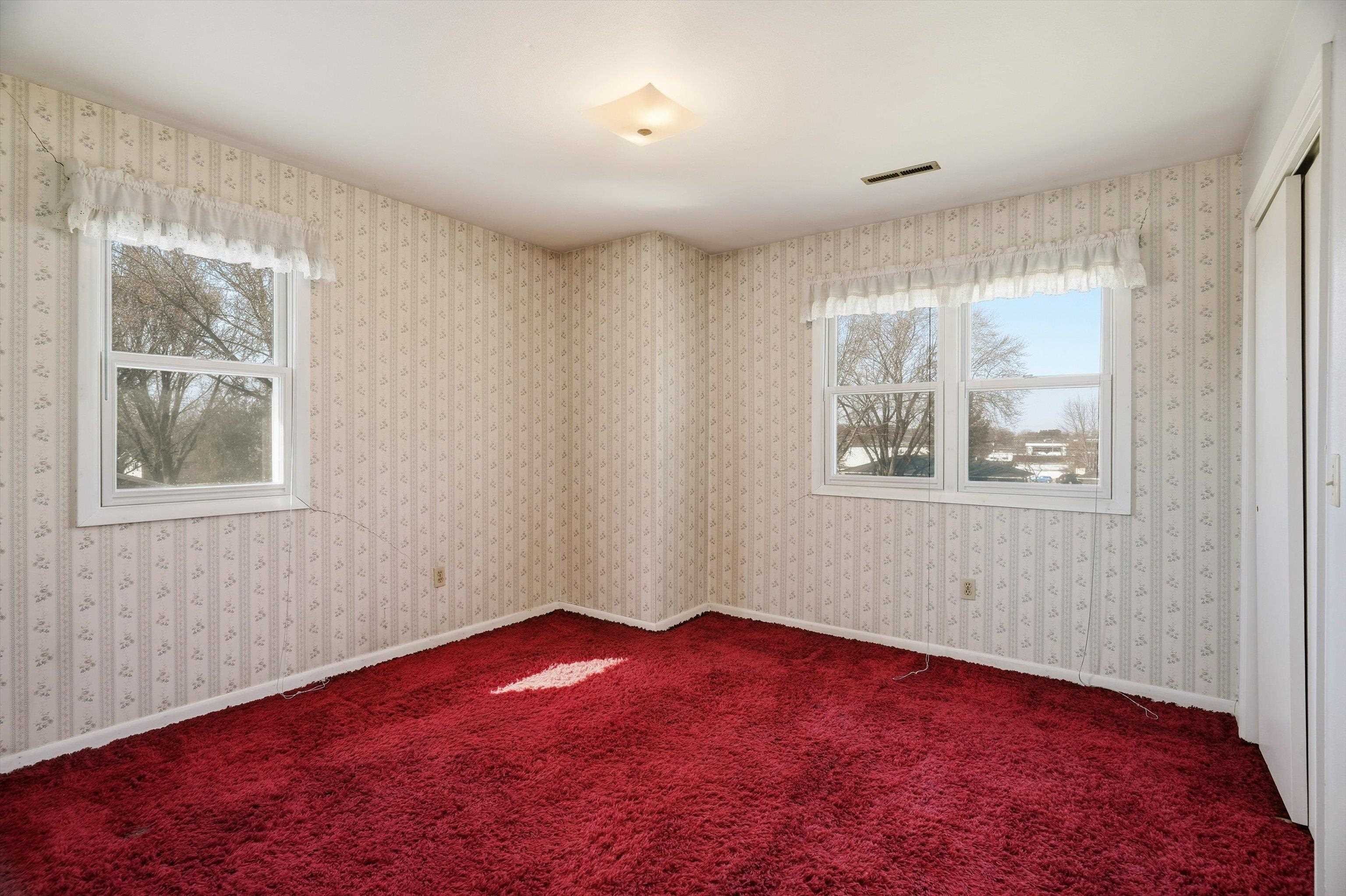 1906 S CEDAR AVENUE, Marshfield, Wisconsin 54449, 4 Bedrooms Bedrooms, ,2 BathroomsBathrooms,Residential,For Sale,1906 S CEDAR AVENUE,22601275