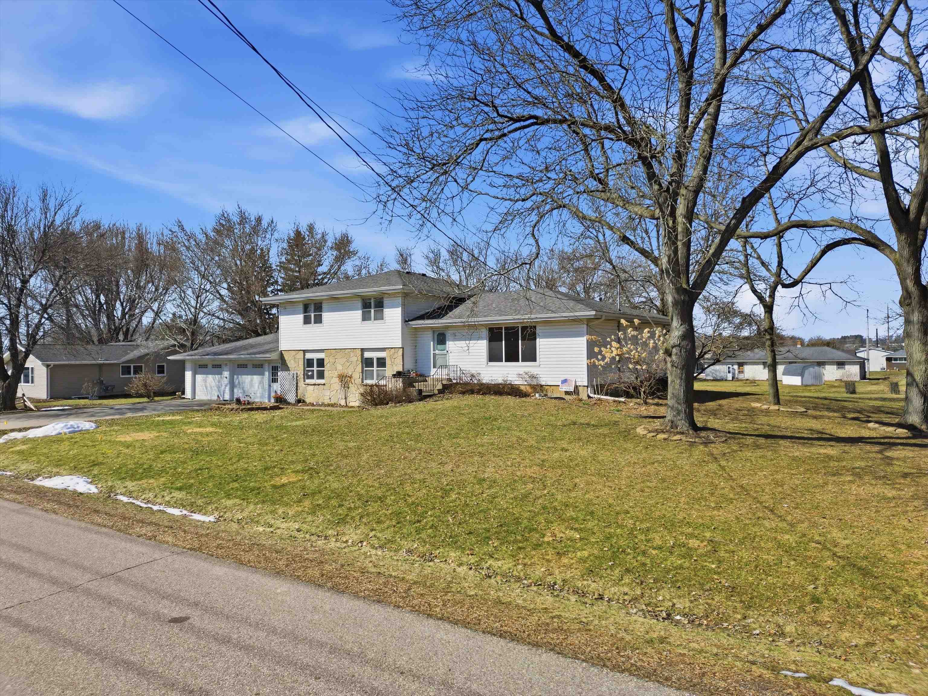 1906 S CEDAR AVENUE, Marshfield, Wisconsin 54449, 4 Bedrooms Bedrooms, ,2 BathroomsBathrooms,Residential,For Sale,1906 S CEDAR AVENUE,22601275