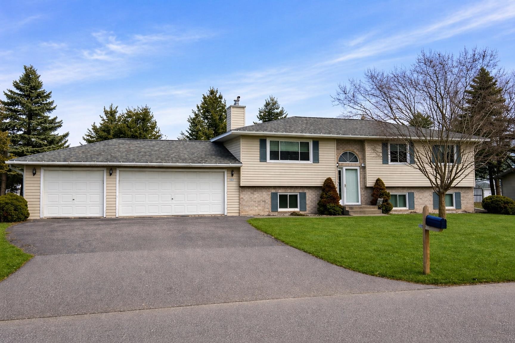 1607 N ADAMS AVENUE, Marshfield, Wisconsin 54449, 5 Bedrooms Bedrooms, ,3 BathroomsBathrooms,Residential,For Sale,1607 N ADAMS AVENUE,22601281