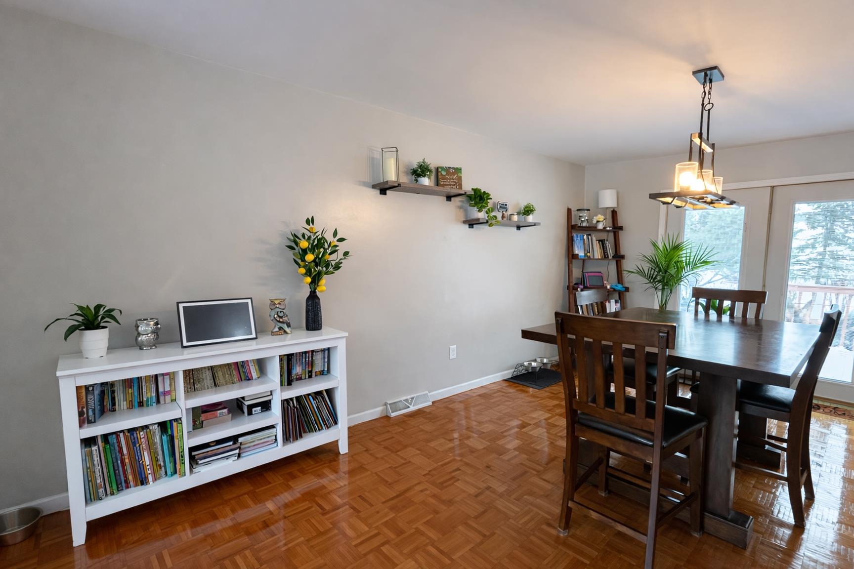 1607 N ADAMS AVENUE, Marshfield, Wisconsin 54449, 5 Bedrooms Bedrooms, ,3 BathroomsBathrooms,Residential,For Sale,1607 N ADAMS AVENUE,22601281