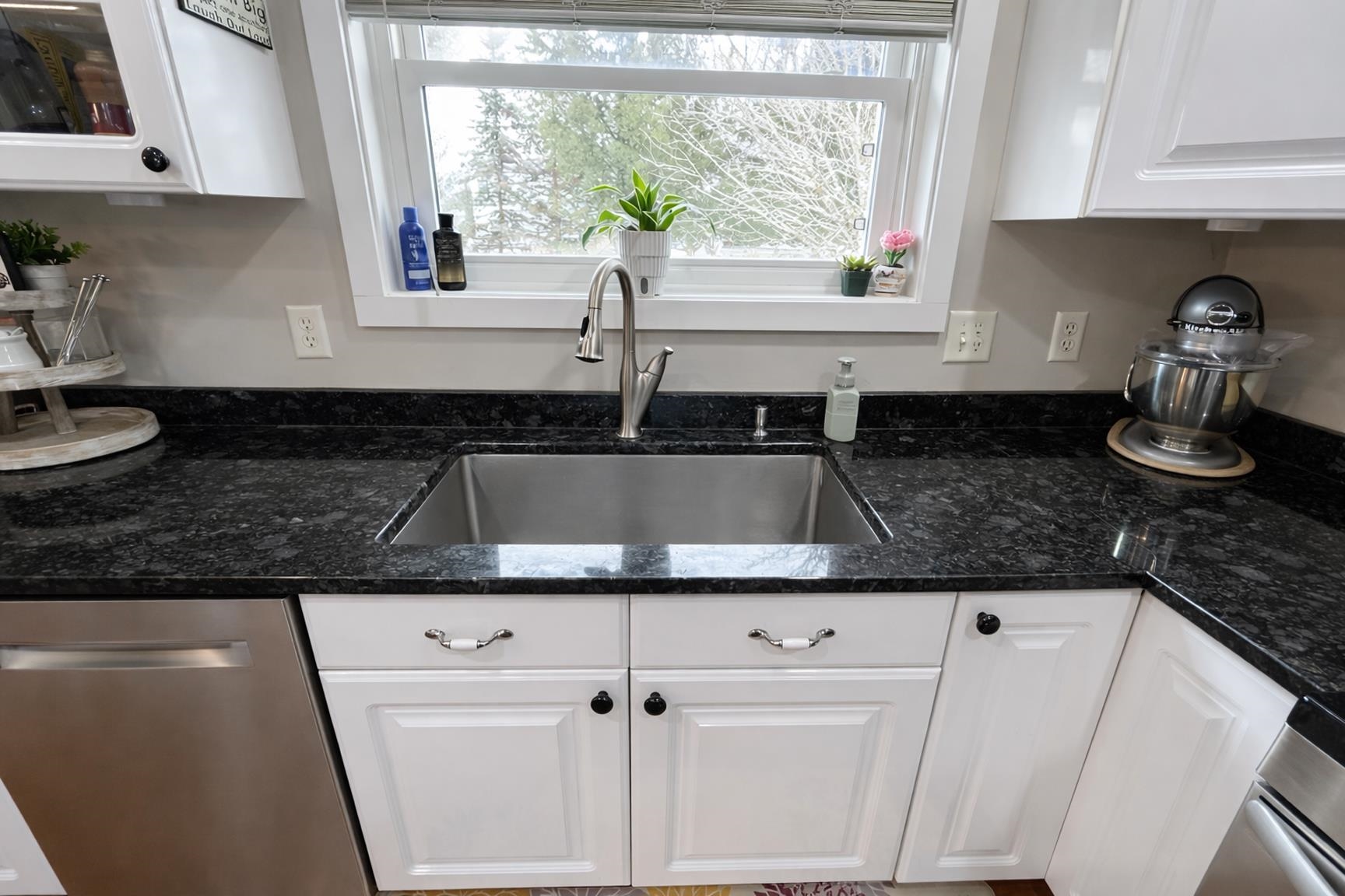 1607 N ADAMS AVENUE, Marshfield, Wisconsin 54449, 5 Bedrooms Bedrooms, ,3 BathroomsBathrooms,Residential,For Sale,1607 N ADAMS AVENUE,22601281