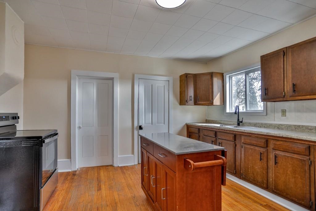 300 E 9TH STREET, Marshfield, Wisconsin 54449, 4 Bedrooms Bedrooms, ,2 BathroomsBathrooms,Residential,For Sale,300 E 9TH STREET,22601284