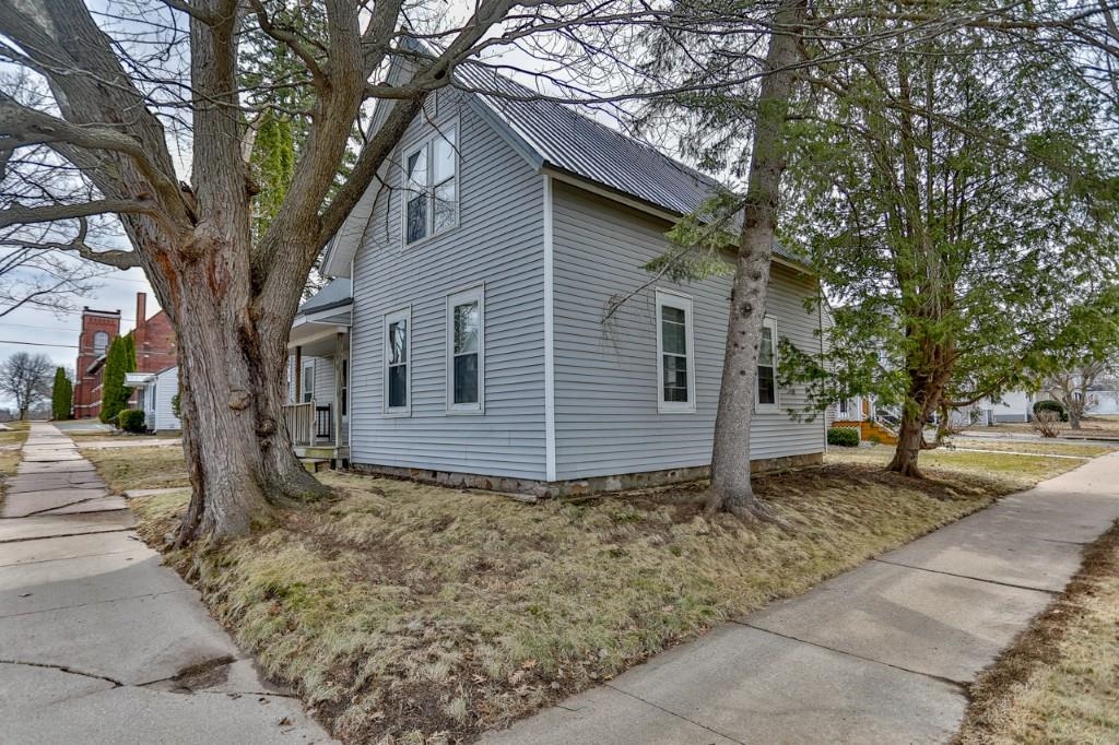 300 E 9TH STREET, Marshfield, Wisconsin 54449, 4 Bedrooms Bedrooms, ,2 BathroomsBathrooms,Residential,For Sale,300 E 9TH STREET,22601284