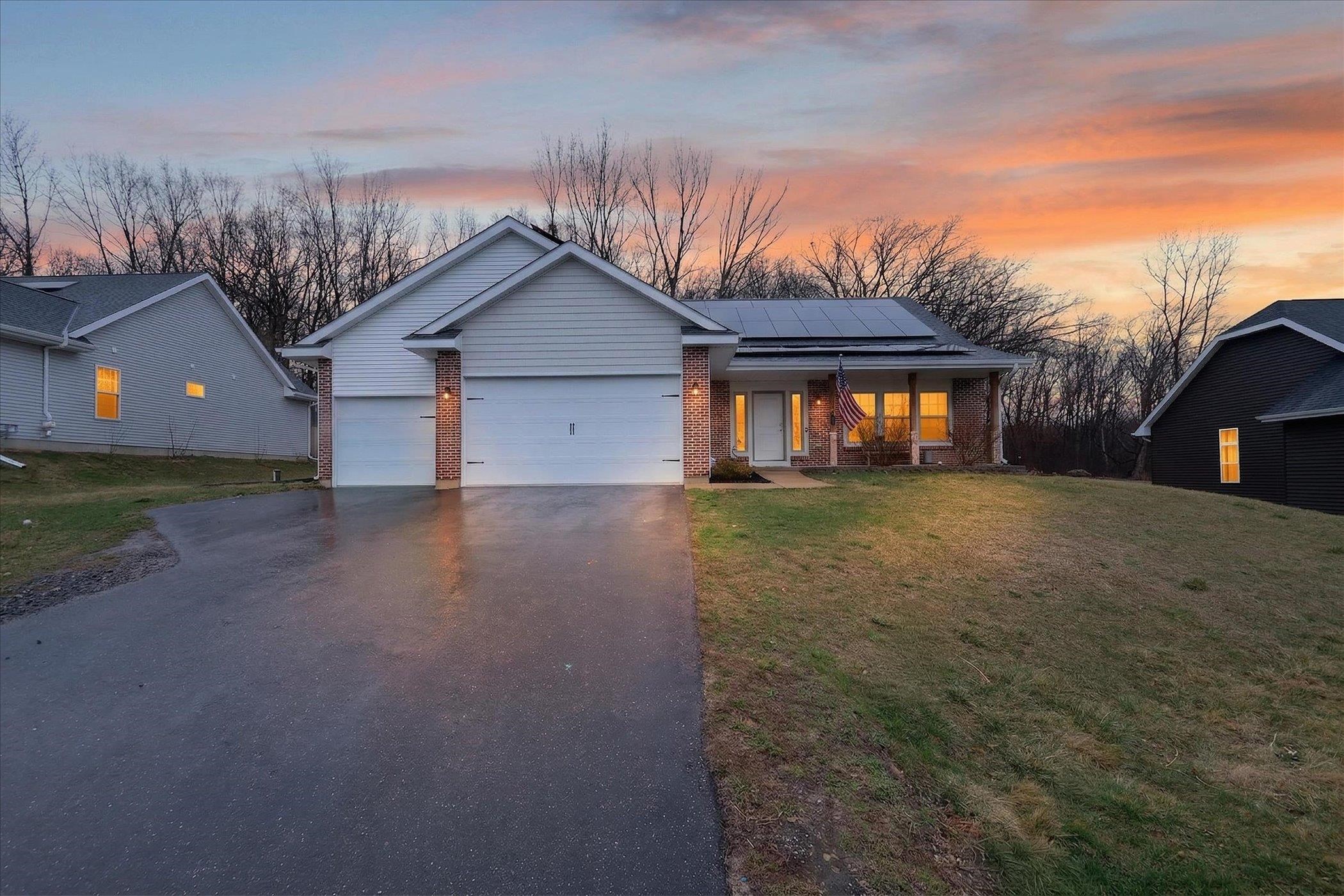 11142 N LAKE WOODS DRIVE, EDGERTON, Wisconsin 53534, 6 Bedrooms Bedrooms, ,3 BathroomsBathrooms,Residential,For Sale,11142 N LAKE WOODS DRIVE,22601295