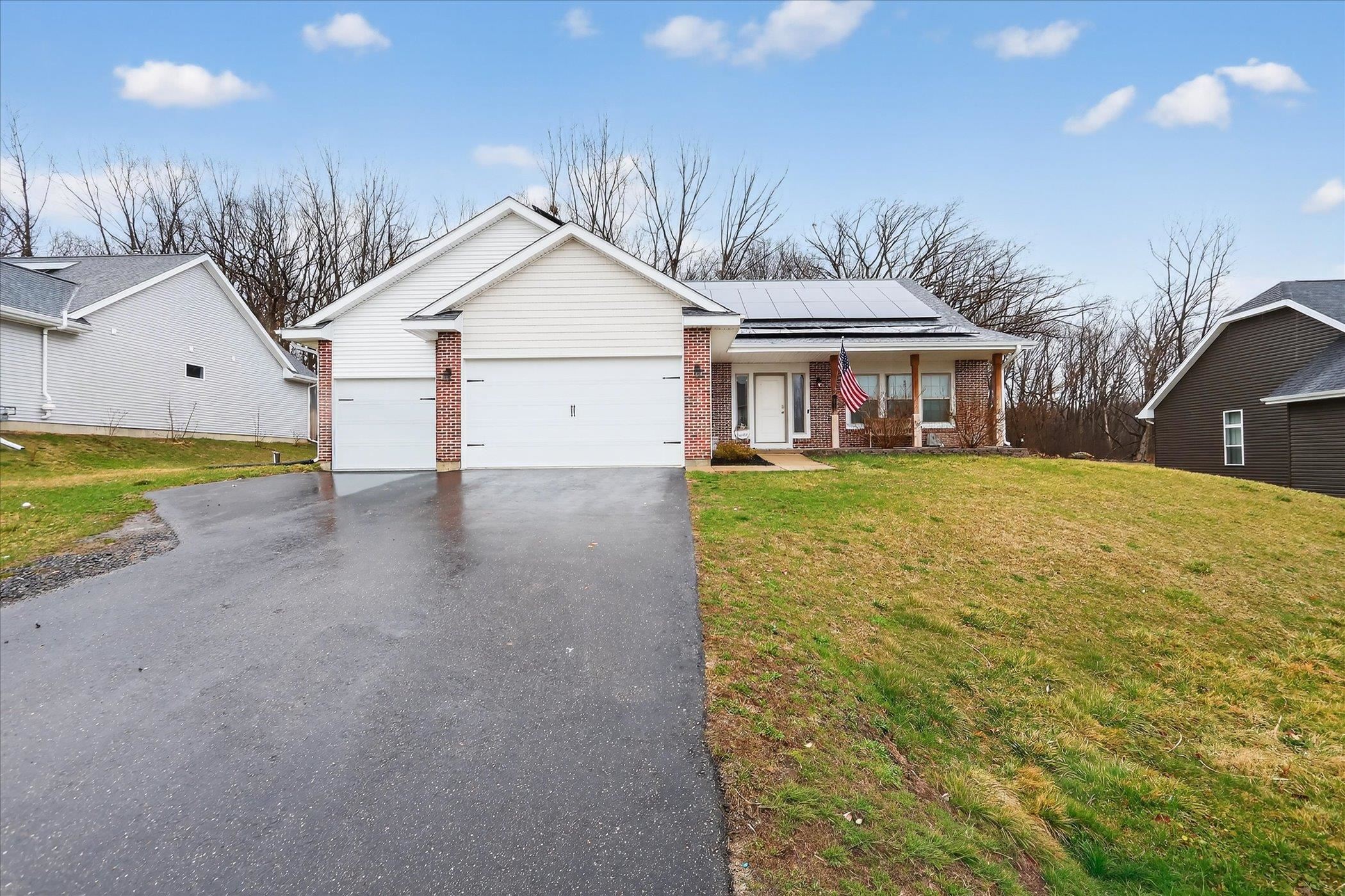 11142 N LAKE WOODS DRIVE, EDGERTON, Wisconsin 53534, 6 Bedrooms Bedrooms, ,3 BathroomsBathrooms,Residential,For Sale,11142 N LAKE WOODS DRIVE,22601295