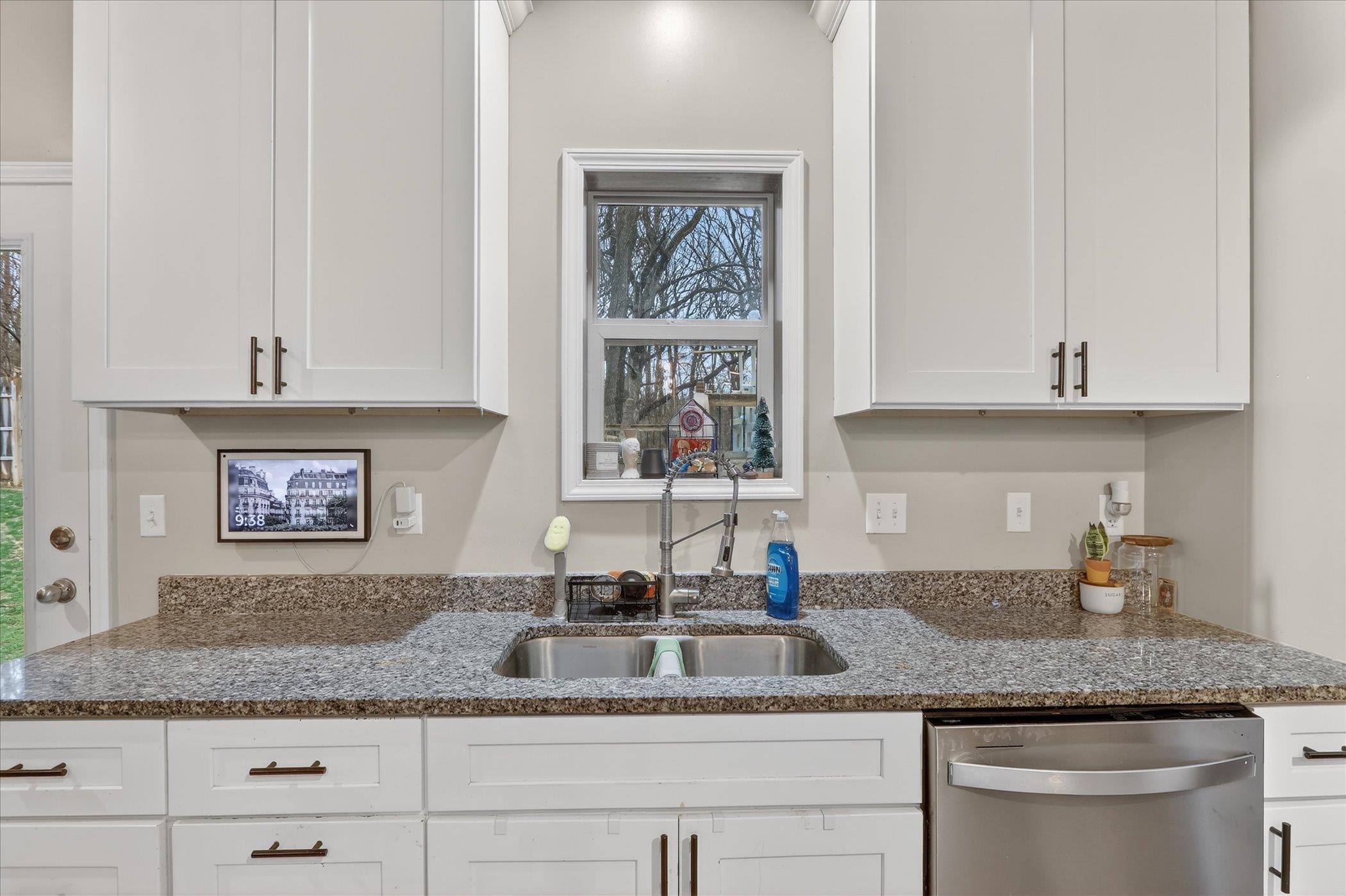 11142 N LAKE WOODS DRIVE, EDGERTON, Wisconsin 53534, 6 Bedrooms Bedrooms, ,3 BathroomsBathrooms,Residential,For Sale,11142 N LAKE WOODS DRIVE,22601295