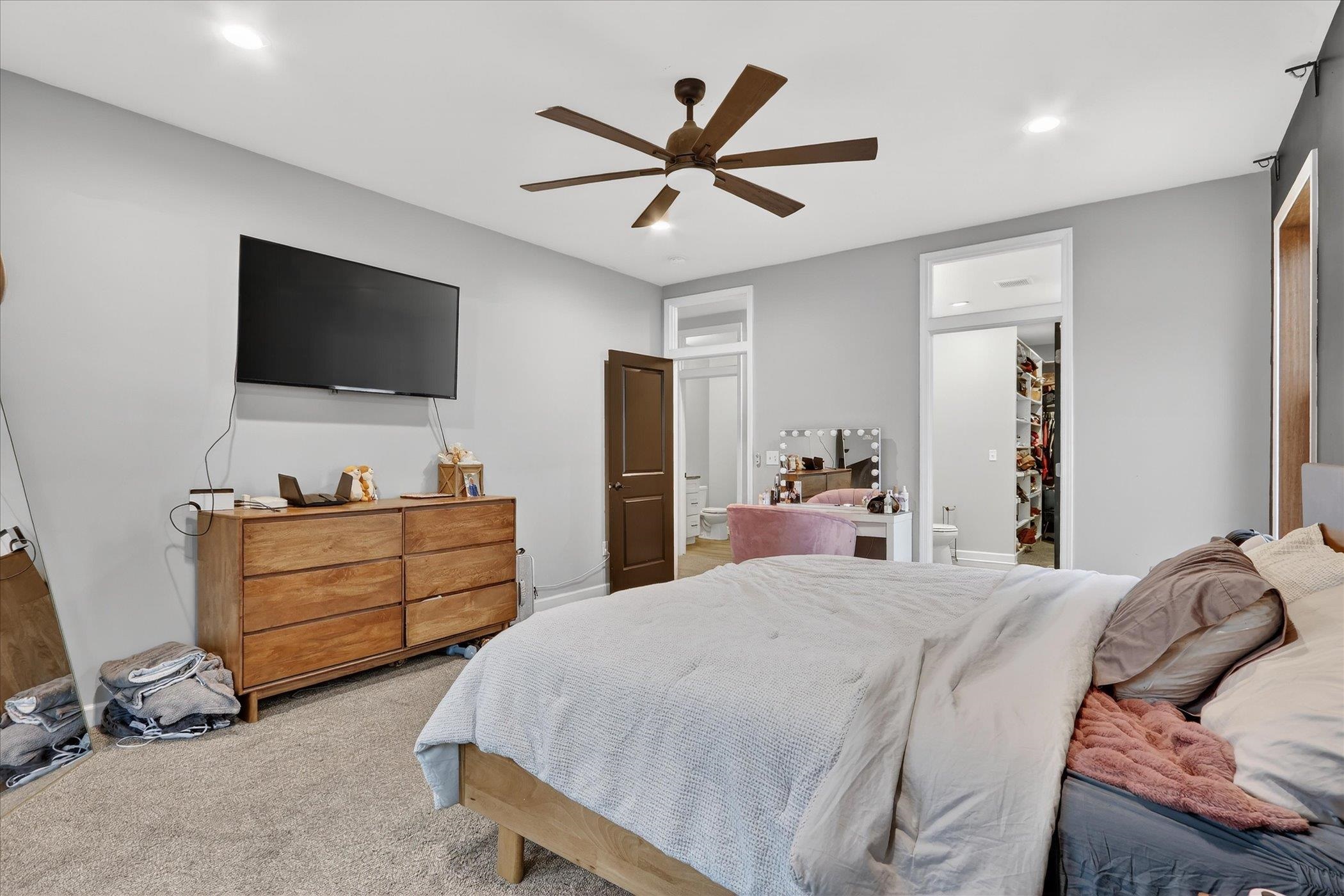 11142 N LAKE WOODS DRIVE, EDGERTON, Wisconsin 53534, 6 Bedrooms Bedrooms, ,3 BathroomsBathrooms,Residential,For Sale,11142 N LAKE WOODS DRIVE,22601295