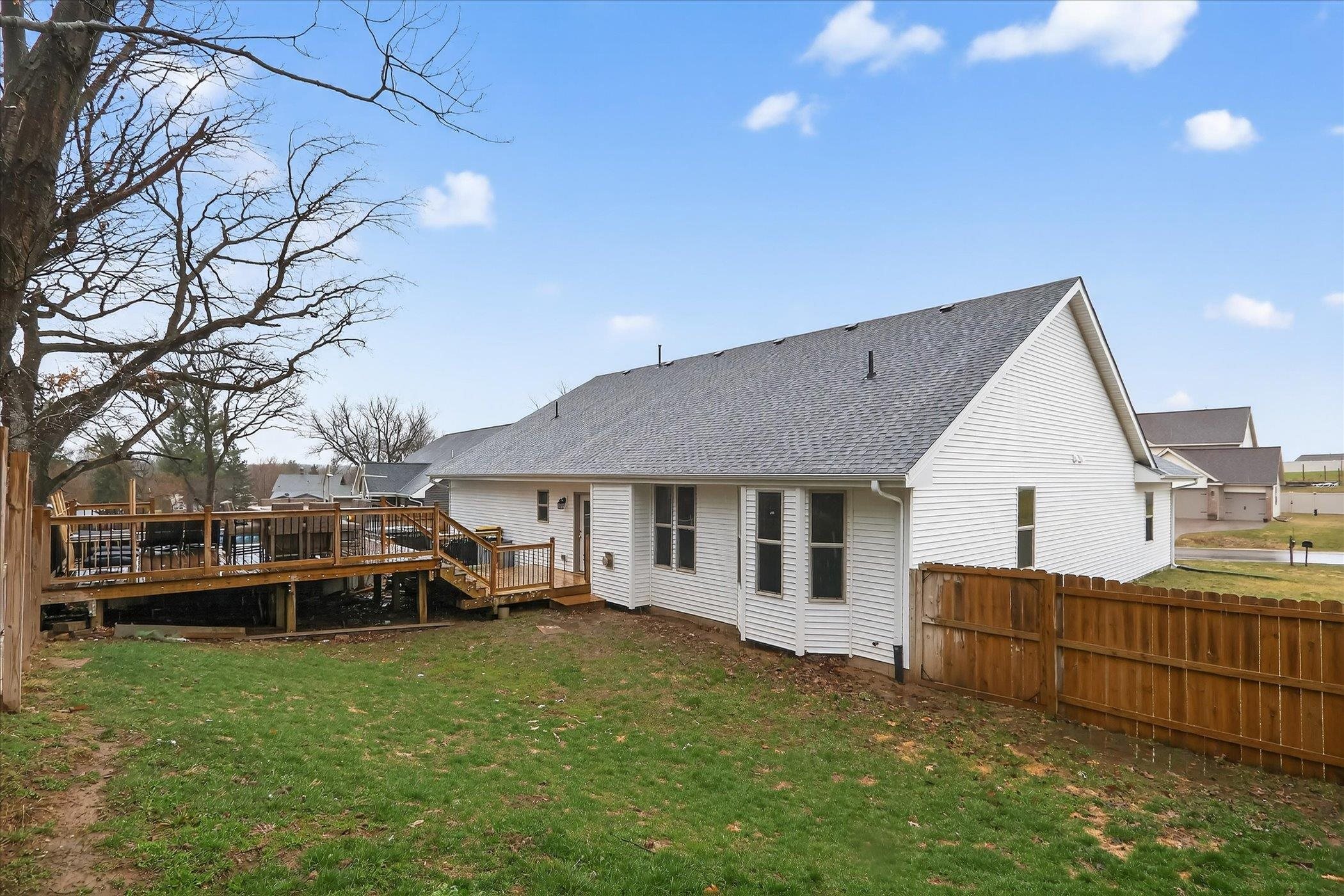 11142 N LAKE WOODS DRIVE, EDGERTON, Wisconsin 53534, 6 Bedrooms Bedrooms, ,3 BathroomsBathrooms,Residential,For Sale,11142 N LAKE WOODS DRIVE,22601295