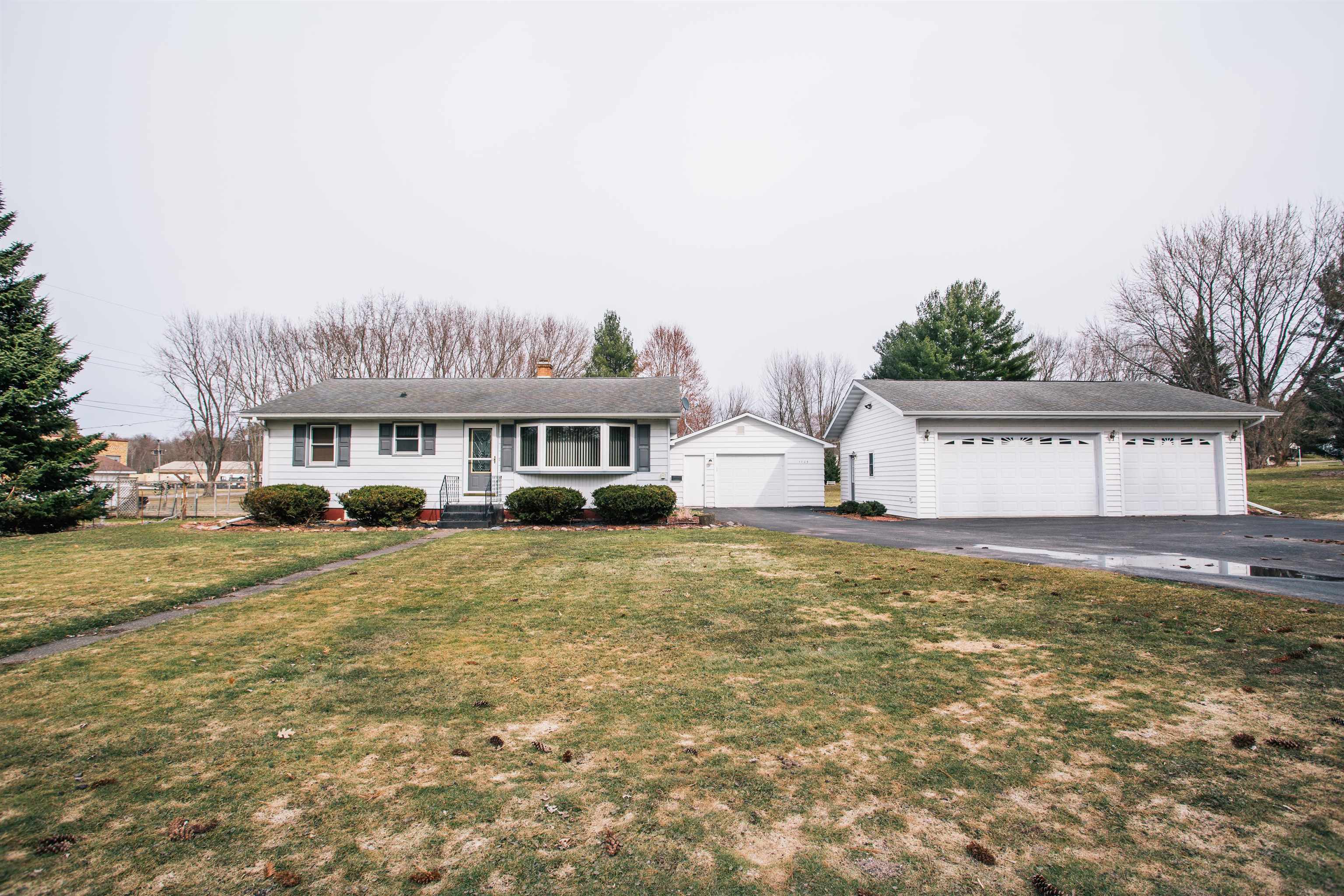 1703 GRAND AVENUE, Neillsville, Wisconsin 54456, 3 Bedrooms Bedrooms, ,2 BathroomsBathrooms,Residential,For Sale,1703 GRAND AVENUE,22601299