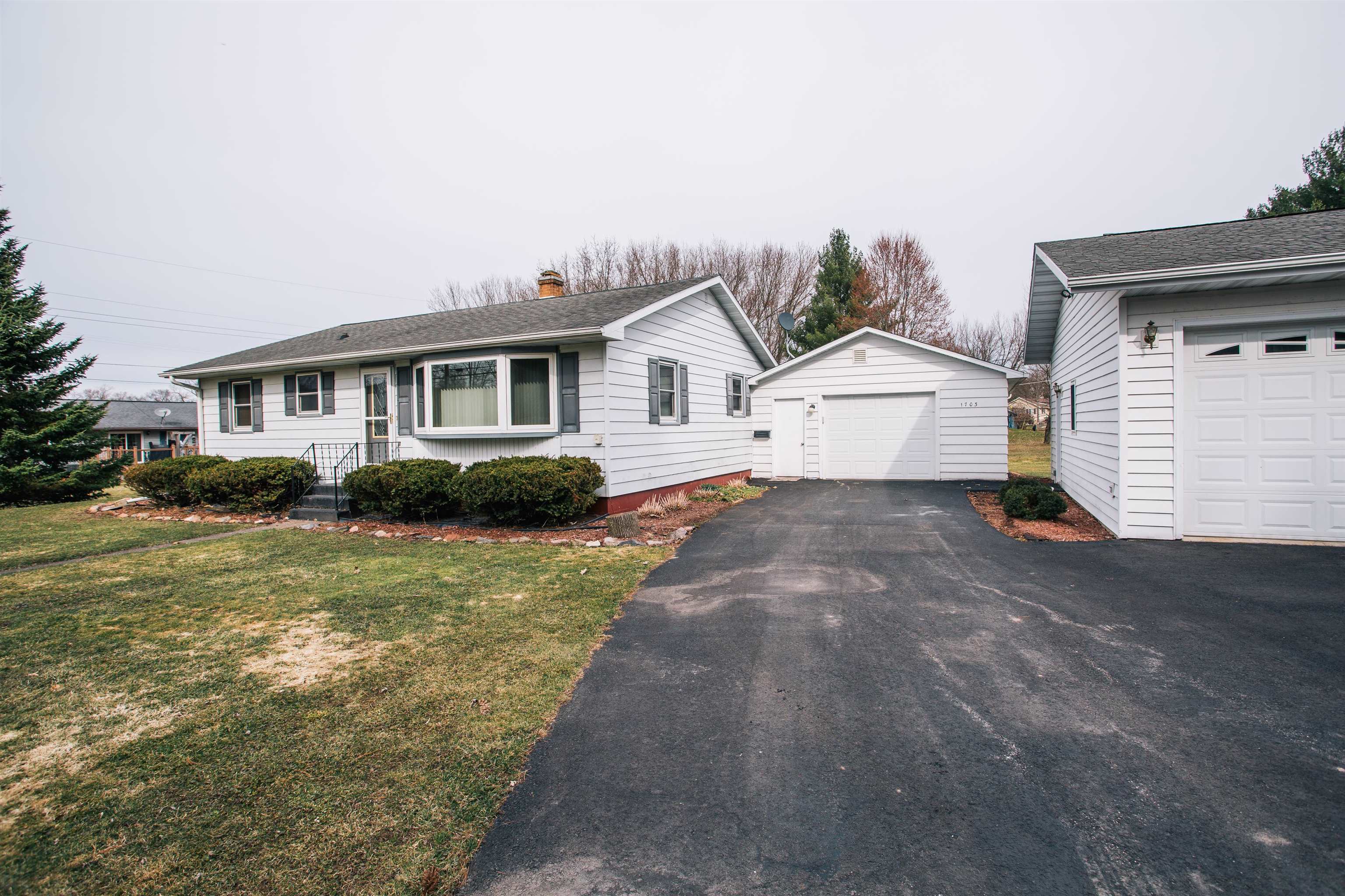 1703 GRAND AVENUE, Neillsville, Wisconsin 54456, 3 Bedrooms Bedrooms, ,2 BathroomsBathrooms,Residential,For Sale,1703 GRAND AVENUE,22601299