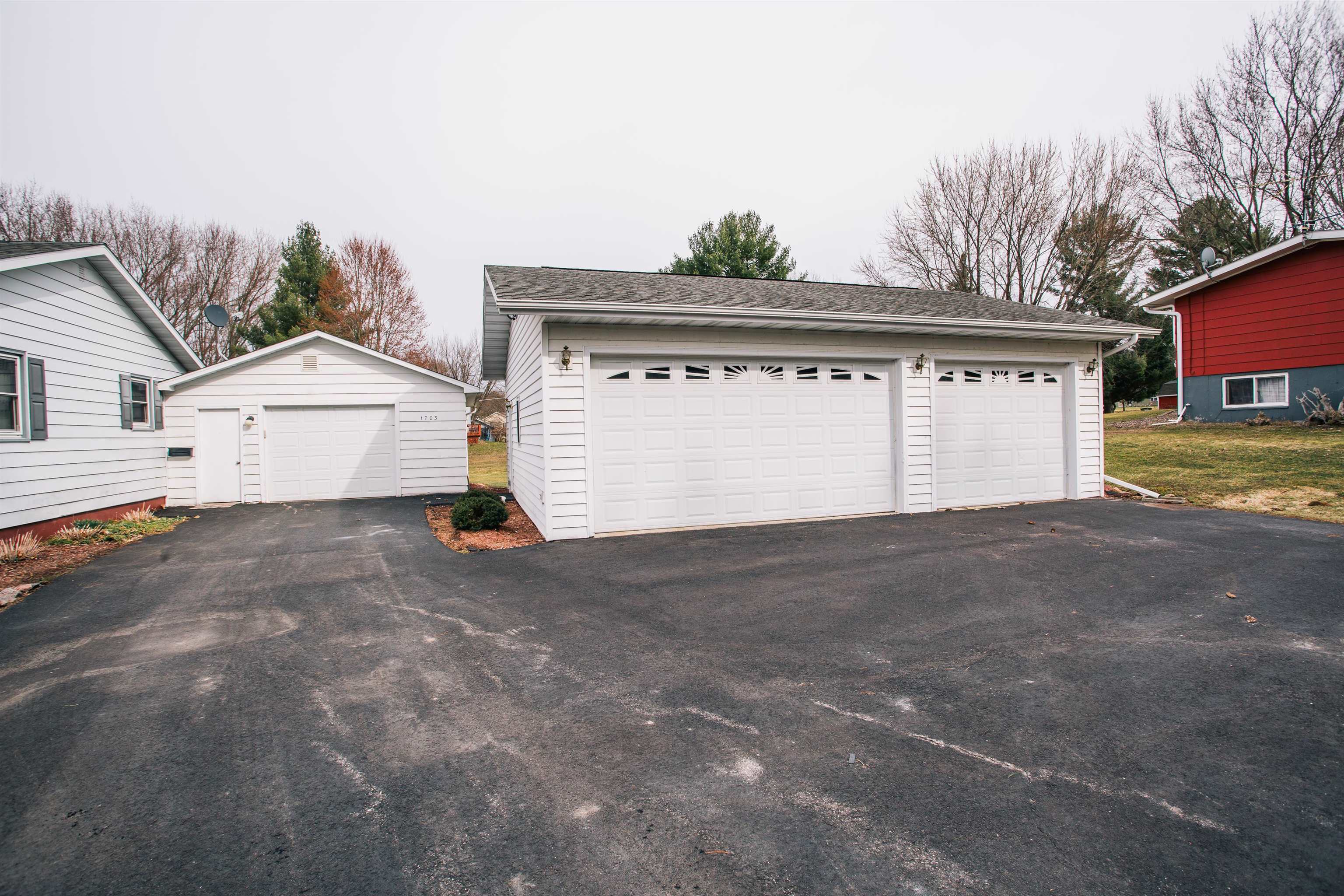 1703 GRAND AVENUE, Neillsville, Wisconsin 54456, 3 Bedrooms Bedrooms, ,2 BathroomsBathrooms,Residential,For Sale,1703 GRAND AVENUE,22601299