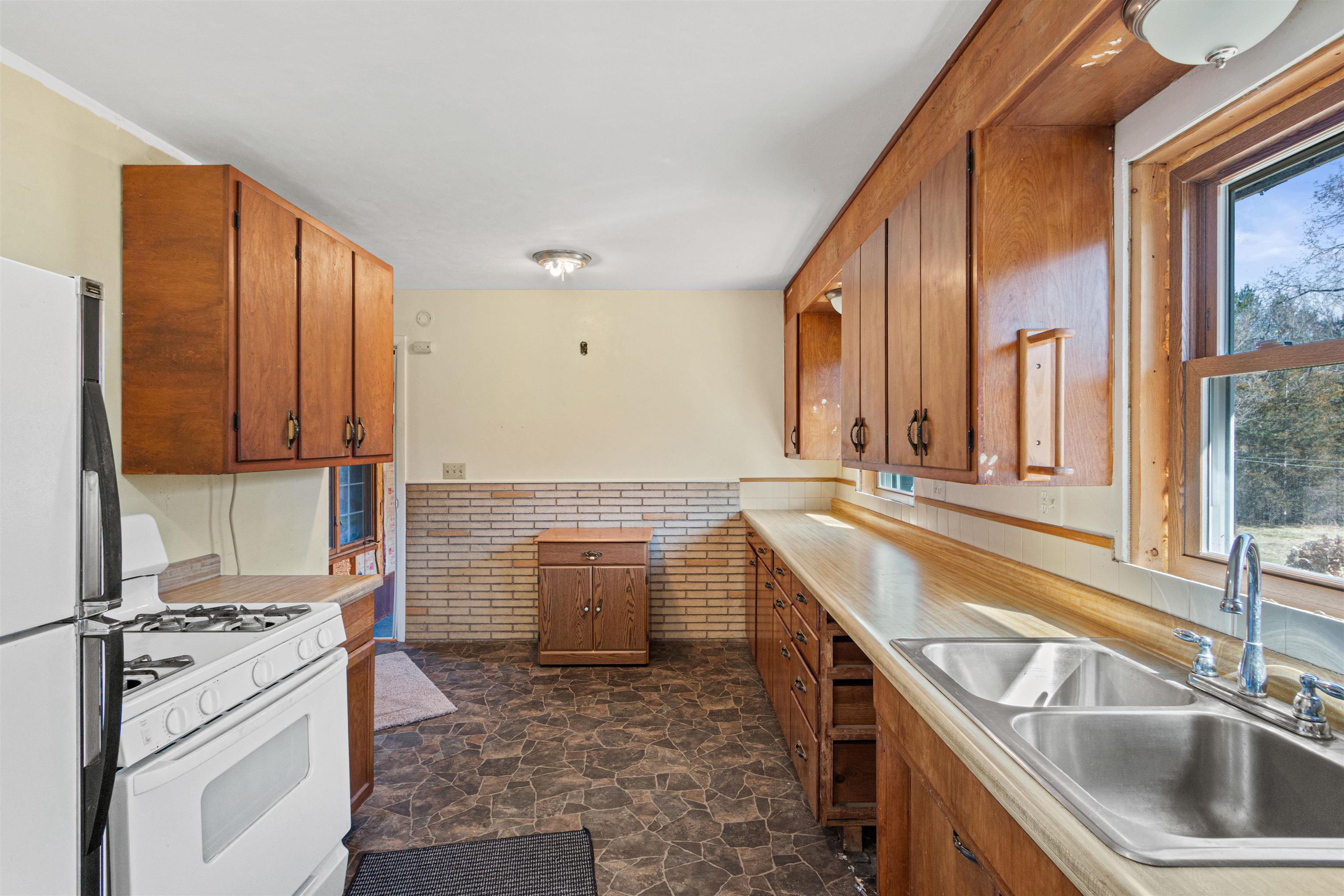 1020 GRIFFITH AVENUE, Wisconsin Rapids, Wisconsin 54494, 3 Bedrooms Bedrooms, ,2 BathroomsBathrooms,Residential,For Sale,1020 GRIFFITH AVENUE,22601301