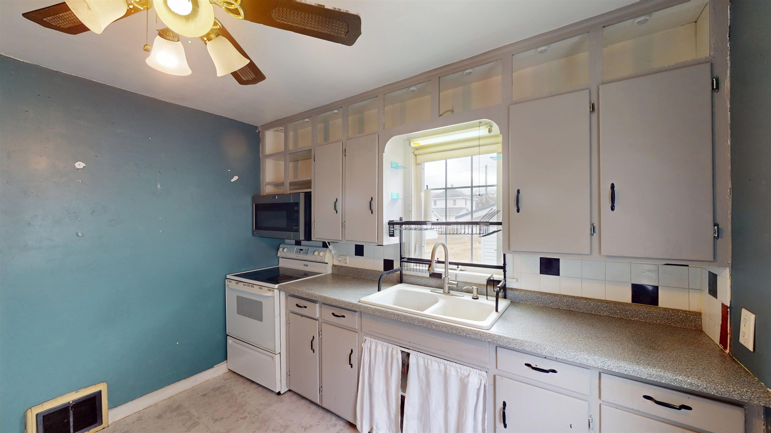 505 S ASH AVENUE, Marshfield, Wisconsin 54449, 2 Bedrooms Bedrooms, ,1 BathroomBathrooms,Residential,For Sale,505 S ASH AVENUE,22601303