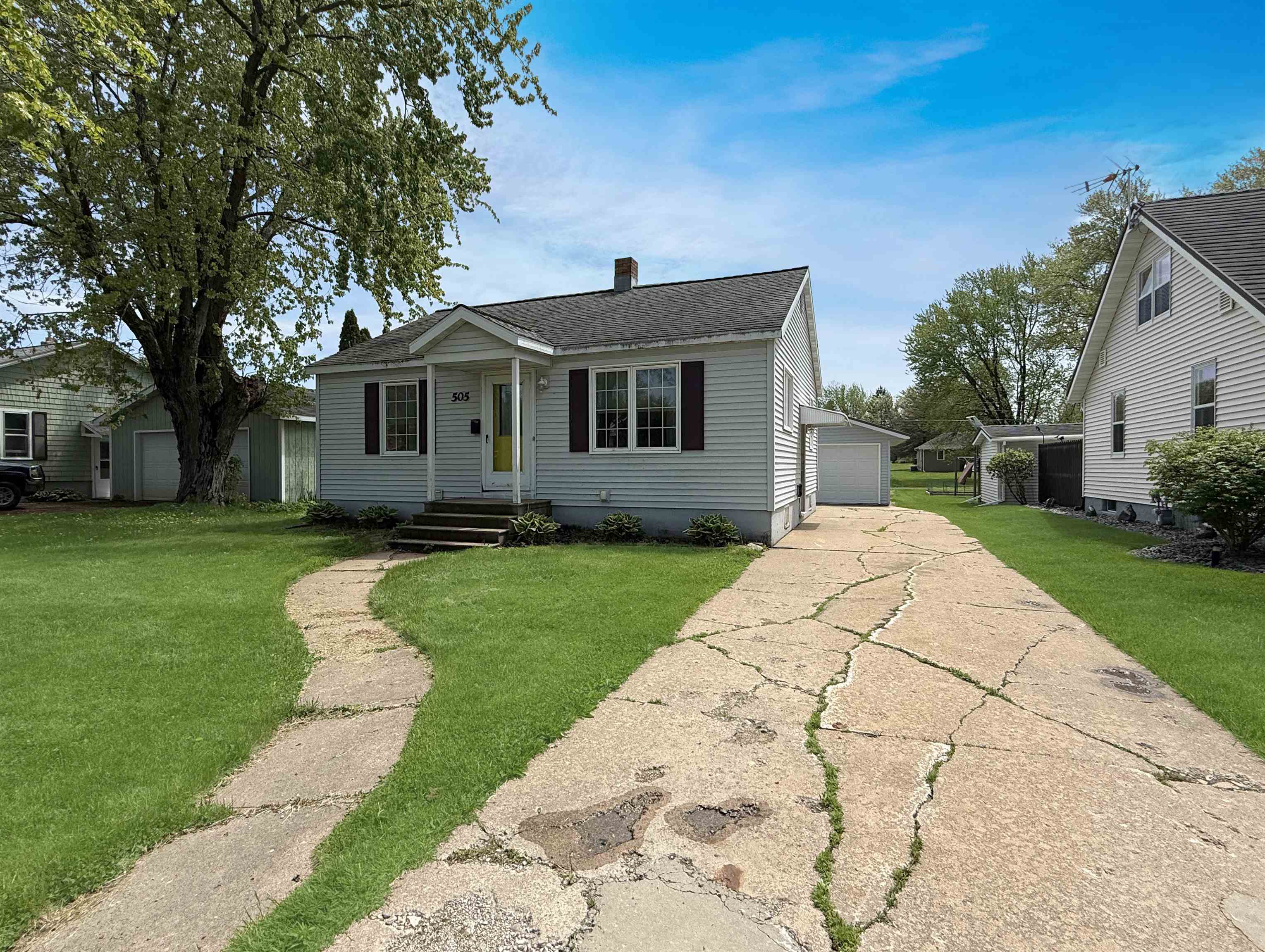 505 S ASH AVENUE, Marshfield, Wisconsin 54449, 2 Bedrooms Bedrooms, ,1 BathroomBathrooms,Residential,For Sale,505 S ASH AVENUE,22601303