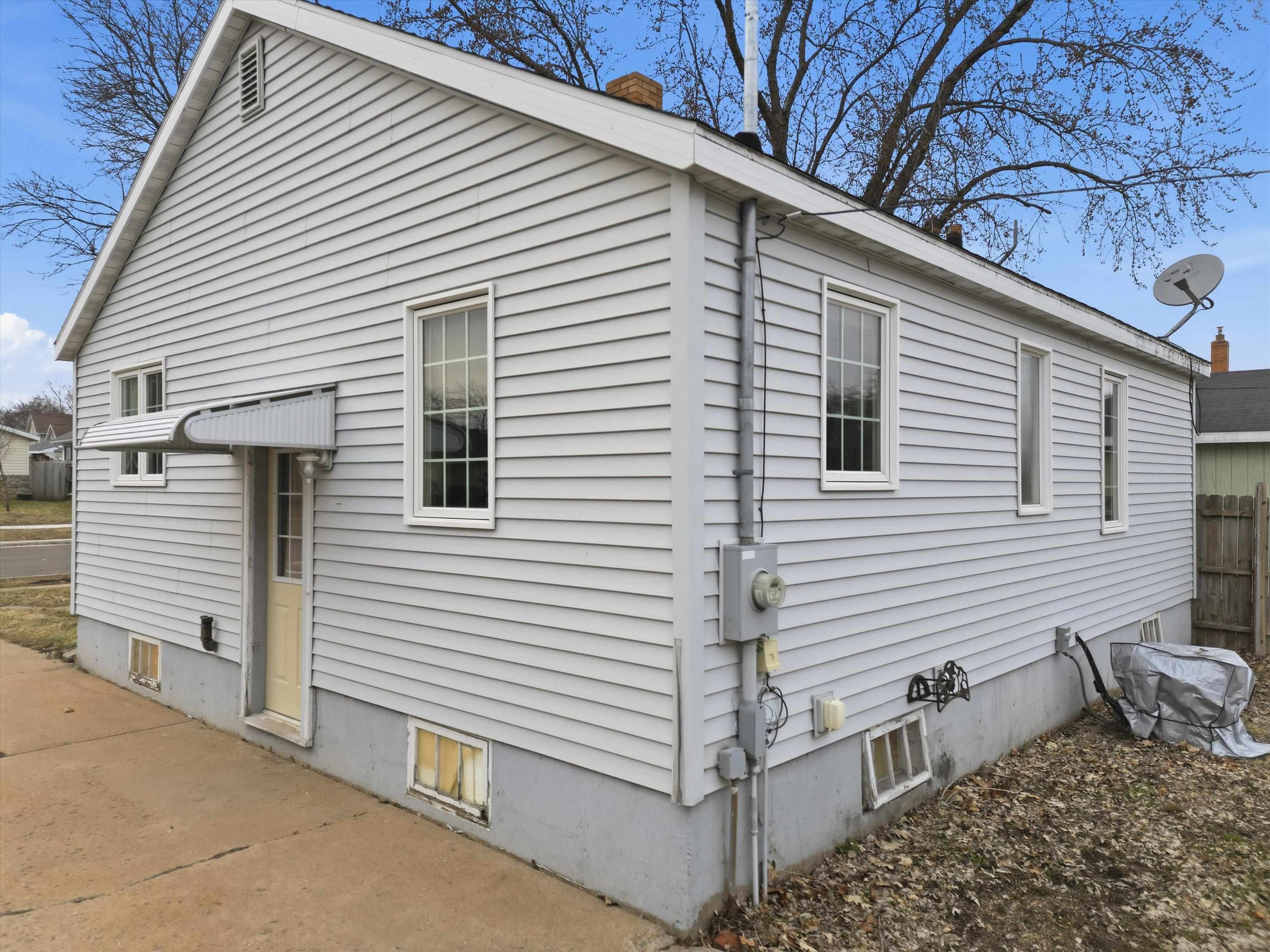 505 S ASH AVENUE, Marshfield, Wisconsin 54449, 2 Bedrooms Bedrooms, ,1 BathroomBathrooms,Residential,For Sale,505 S ASH AVENUE,22601303