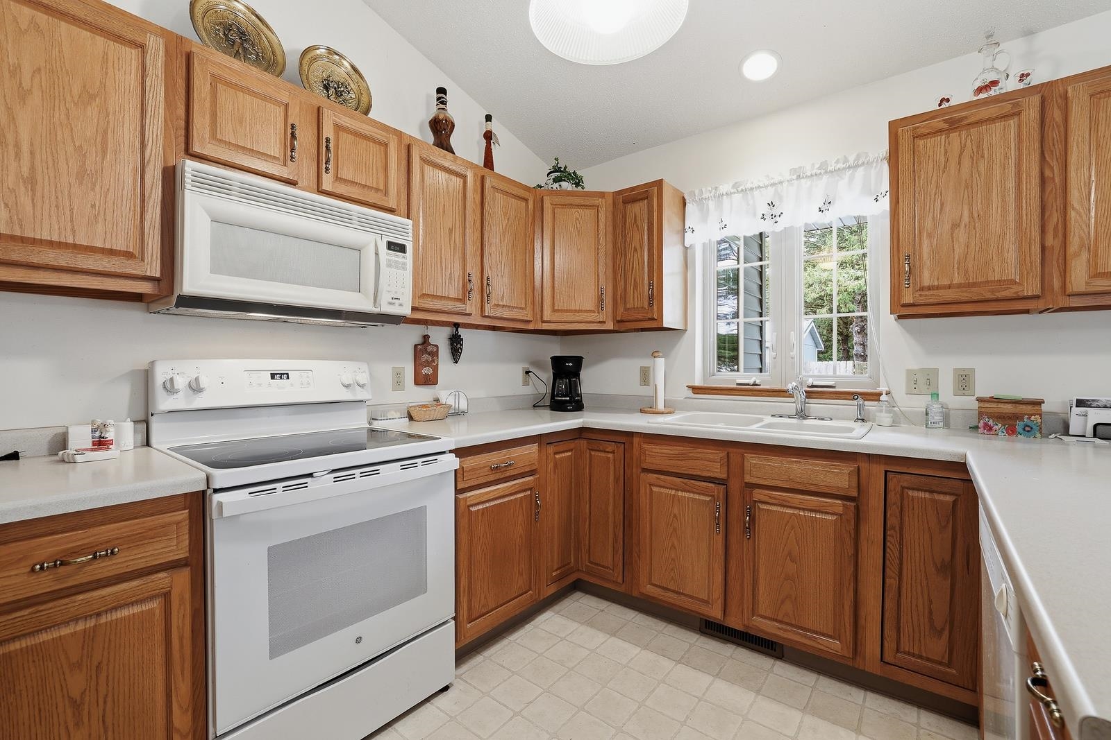 506 N JUNO AVENUE, Marshfield, Wisconsin 54449, 3 Bedrooms Bedrooms, ,2 BathroomsBathrooms,Residential,For Sale,506 N JUNO AVENUE,22601309