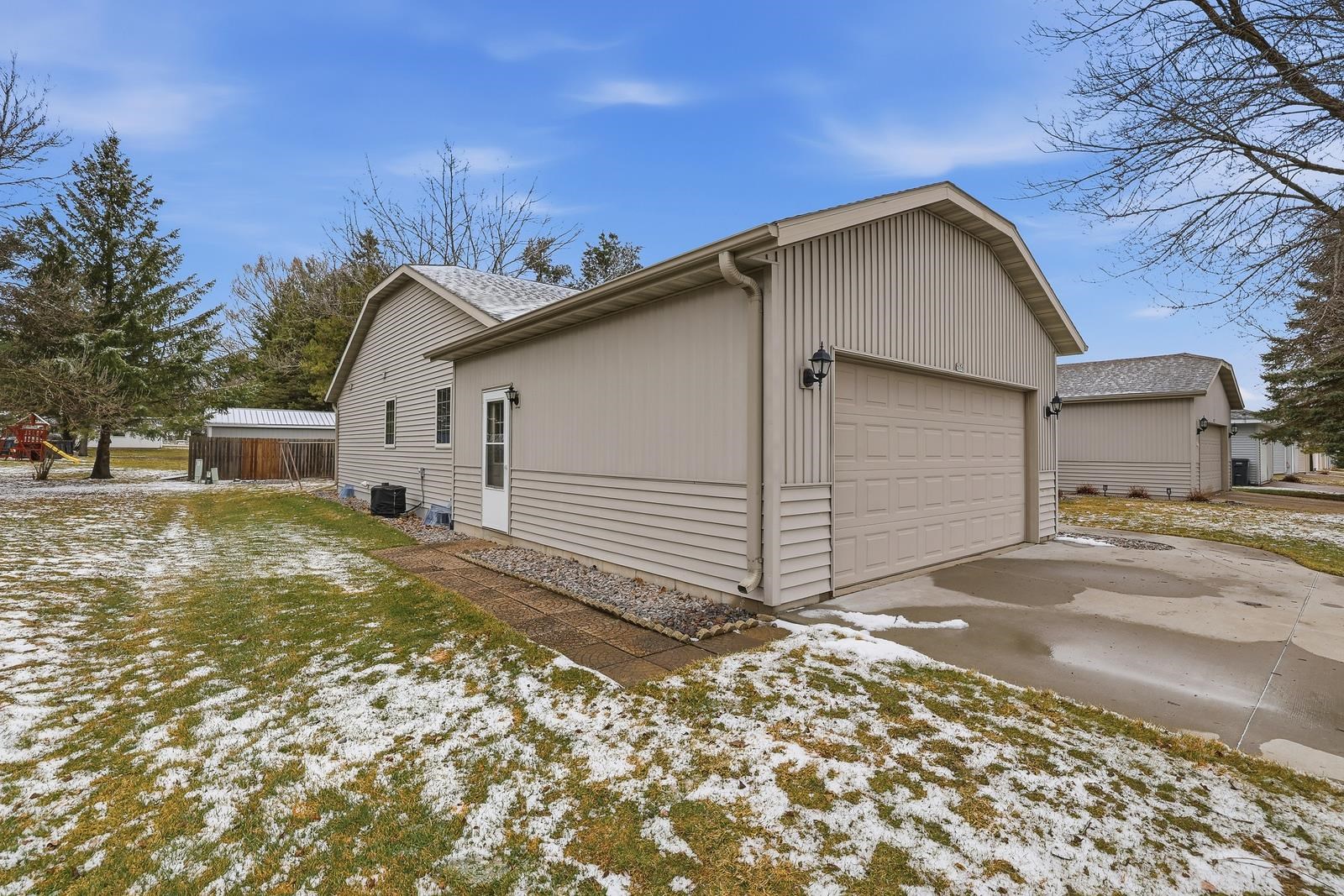 506 N JUNO AVENUE, Marshfield, Wisconsin 54449, 3 Bedrooms Bedrooms, ,2 BathroomsBathrooms,Residential,For Sale,506 N JUNO AVENUE,22601309