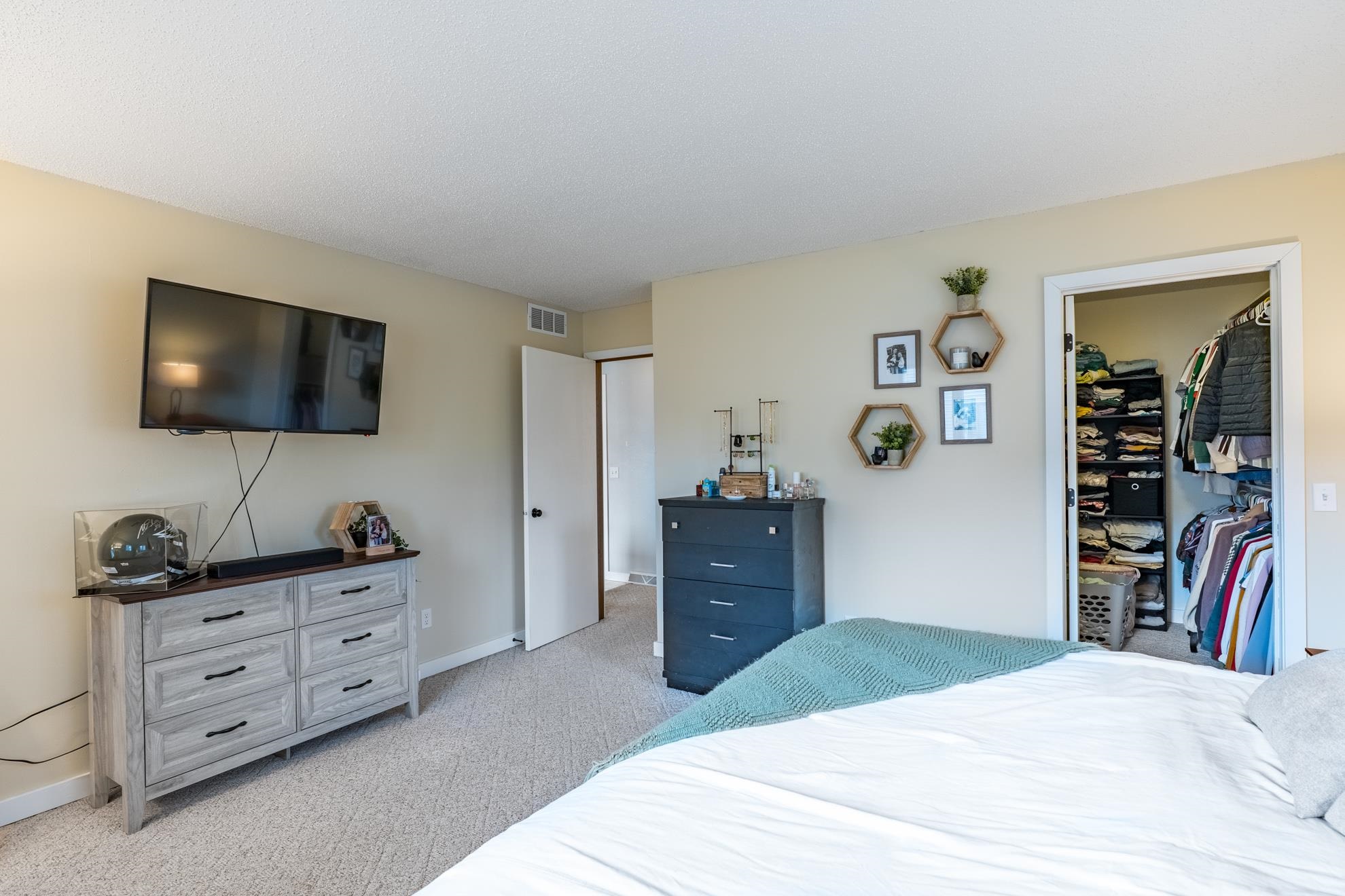 1011 20TH PLACE, Wisconsin Rapids, Wisconsin 54494, 2 Bedrooms Bedrooms, ,1 BathroomBathrooms,Residential,For Sale,1011 20TH PLACE,22601312