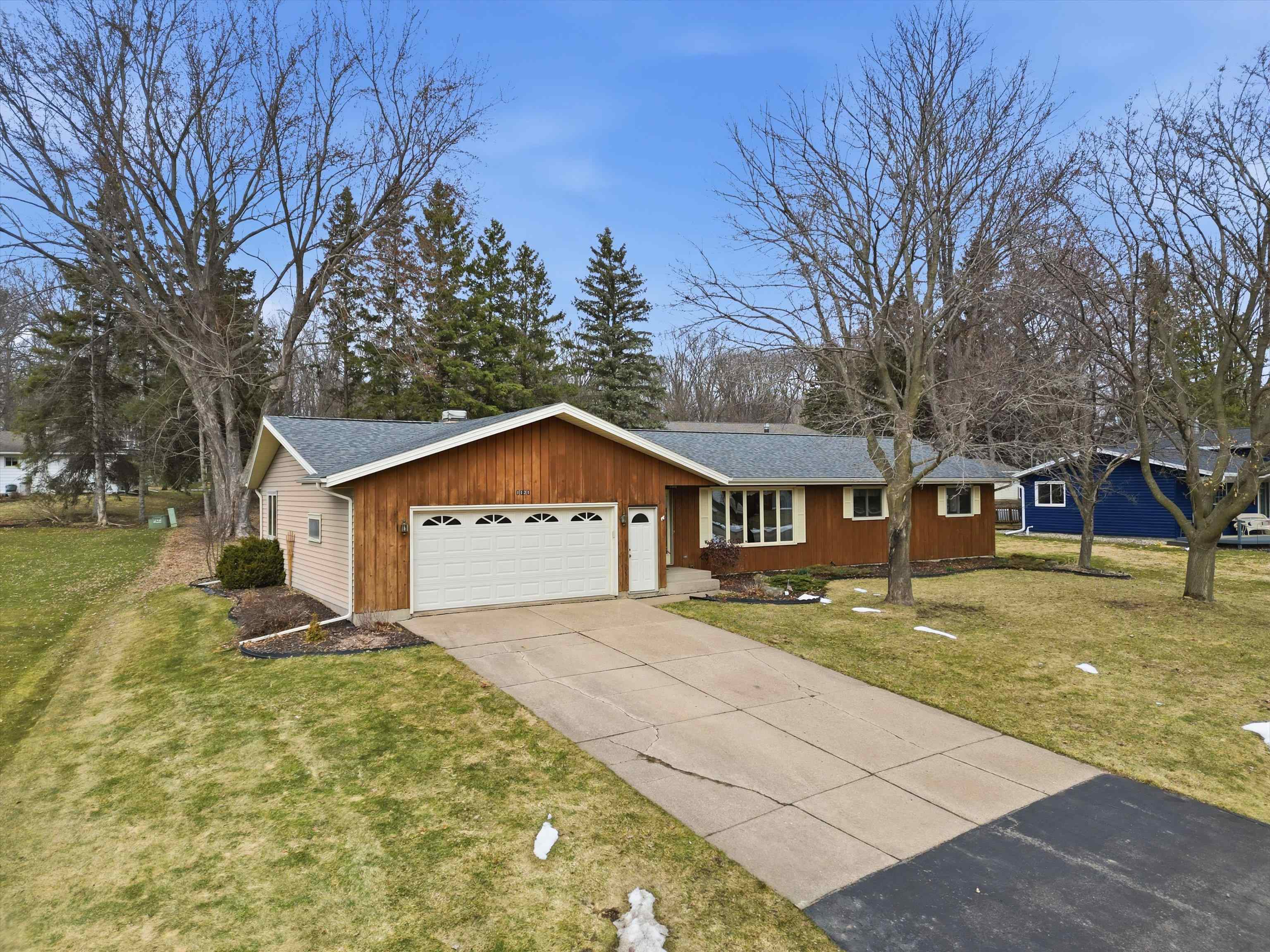 1121 FAIRVIEW DRIVE, Marshfield, Wisconsin 54449, 3 Bedrooms Bedrooms, ,2 BathroomsBathrooms,Residential,For Sale,1121 FAIRVIEW DRIVE,22601320