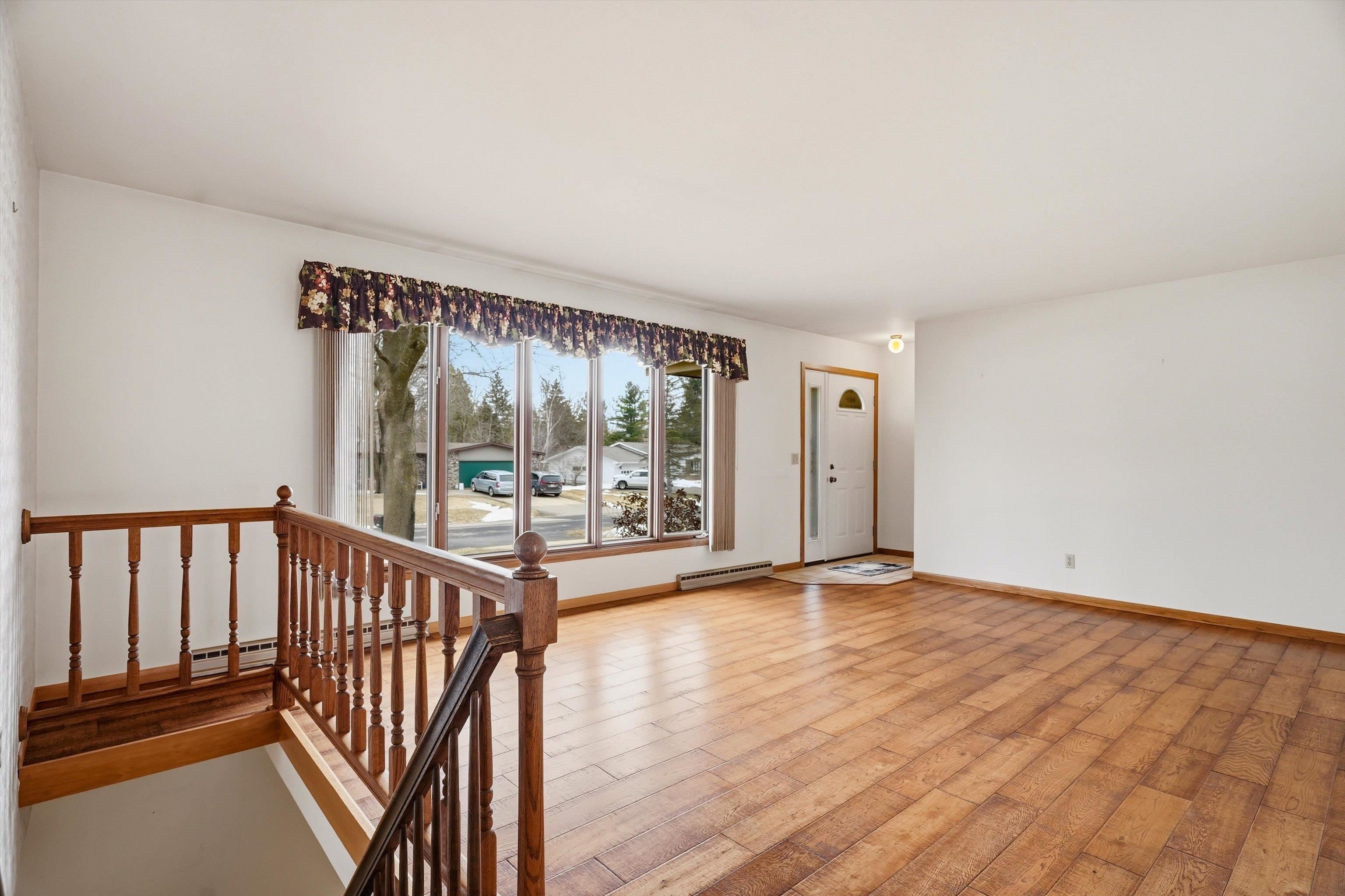 1121 FAIRVIEW DRIVE, Marshfield, Wisconsin 54449, 3 Bedrooms Bedrooms, ,2 BathroomsBathrooms,Residential,For Sale,1121 FAIRVIEW DRIVE,22601320