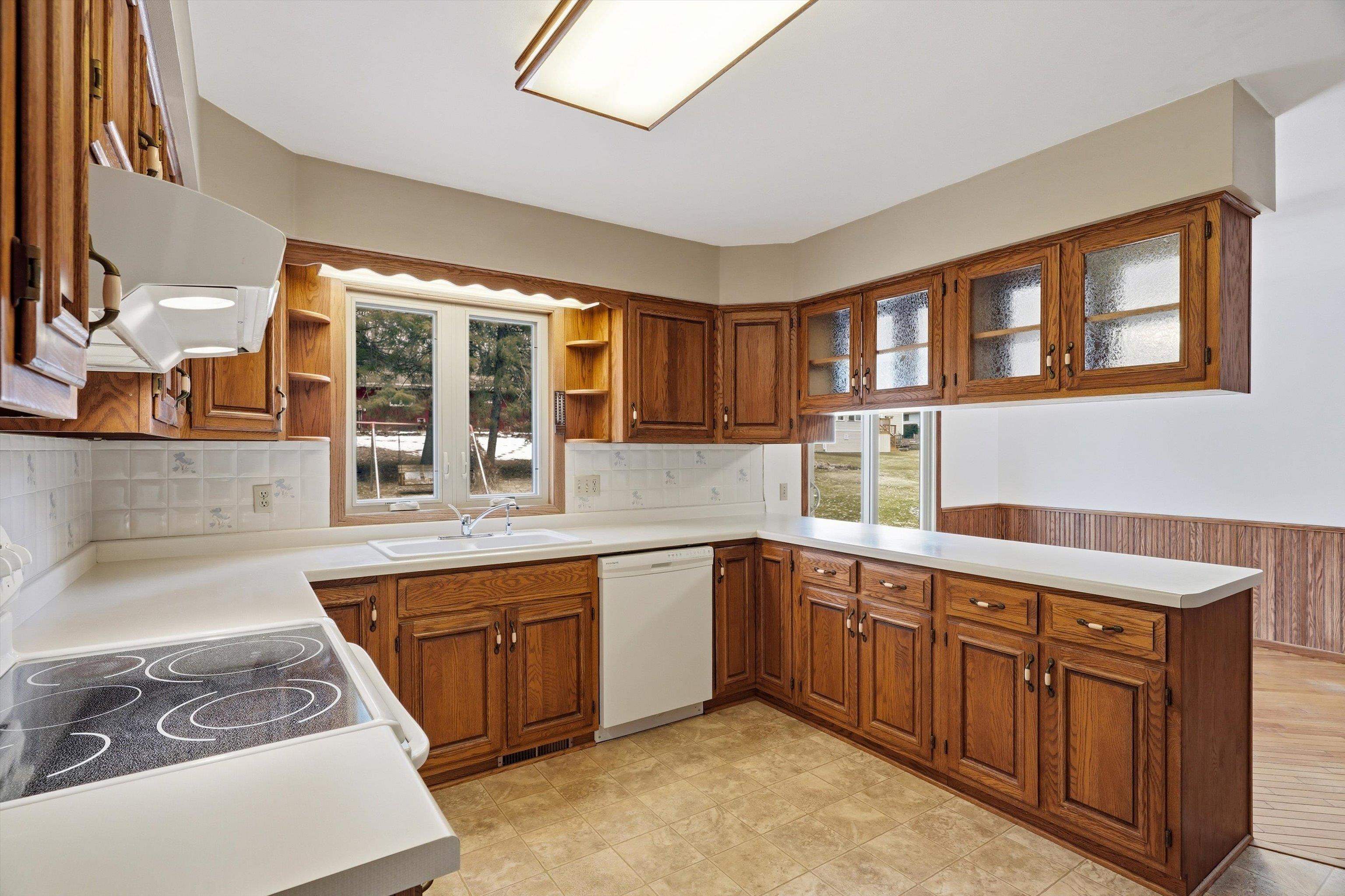 1121 FAIRVIEW DRIVE, Marshfield, Wisconsin 54449, 3 Bedrooms Bedrooms, ,2 BathroomsBathrooms,Residential,For Sale,1121 FAIRVIEW DRIVE,22601320