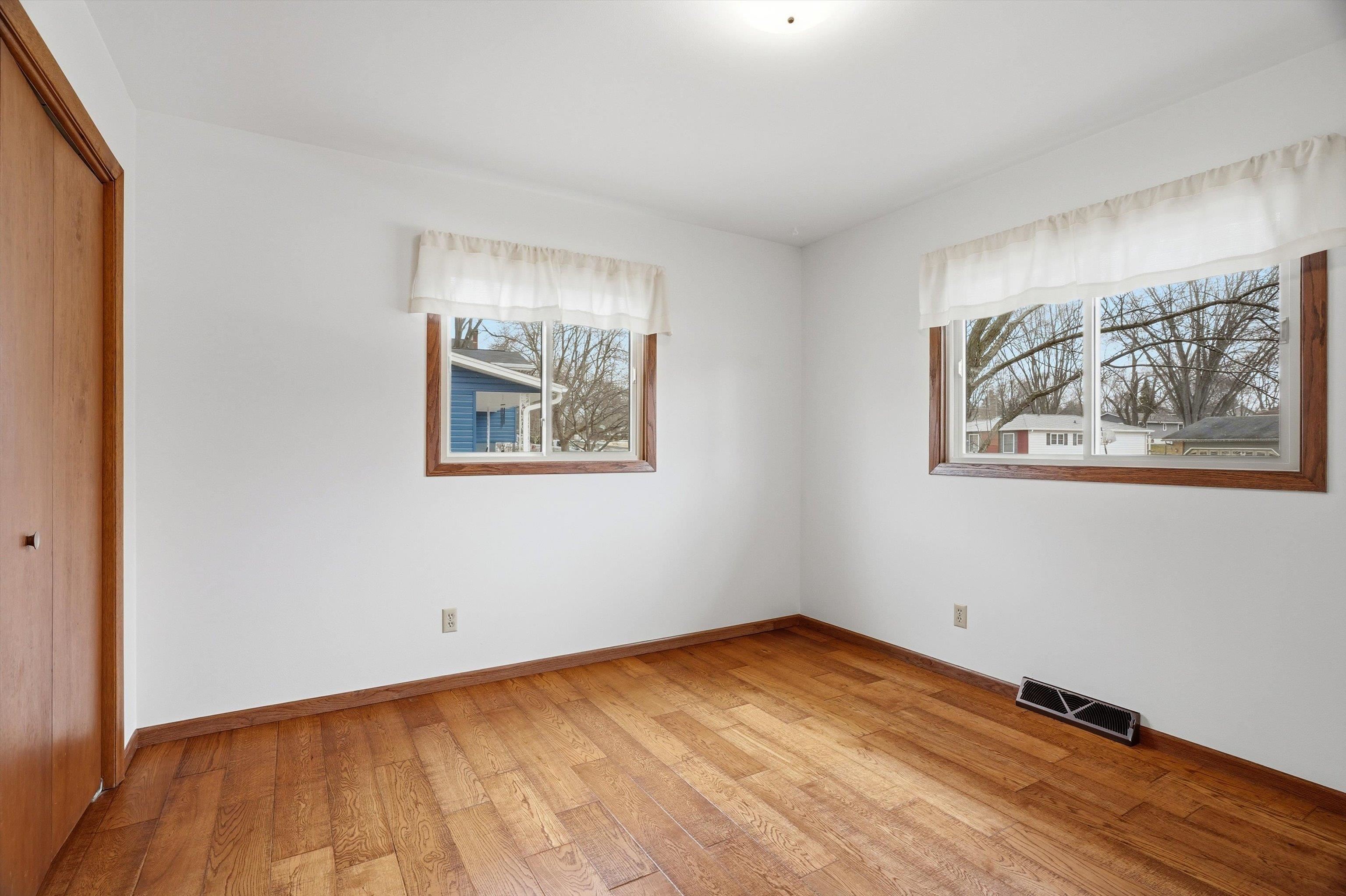 1121 FAIRVIEW DRIVE, Marshfield, Wisconsin 54449, 3 Bedrooms Bedrooms, ,2 BathroomsBathrooms,Residential,For Sale,1121 FAIRVIEW DRIVE,22601320