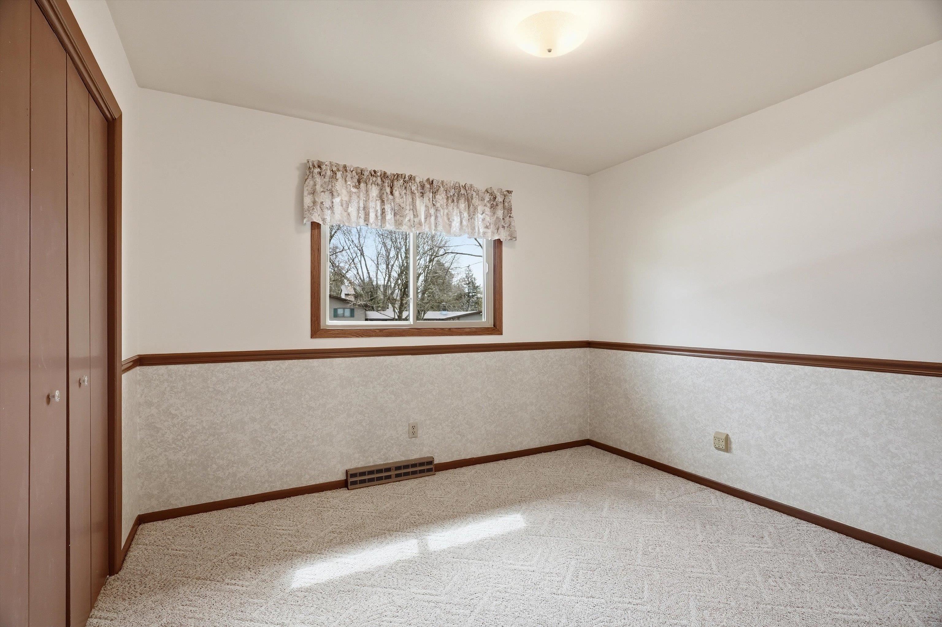 1121 FAIRVIEW DRIVE, Marshfield, Wisconsin 54449, 3 Bedrooms Bedrooms, ,2 BathroomsBathrooms,Residential,For Sale,1121 FAIRVIEW DRIVE,22601320