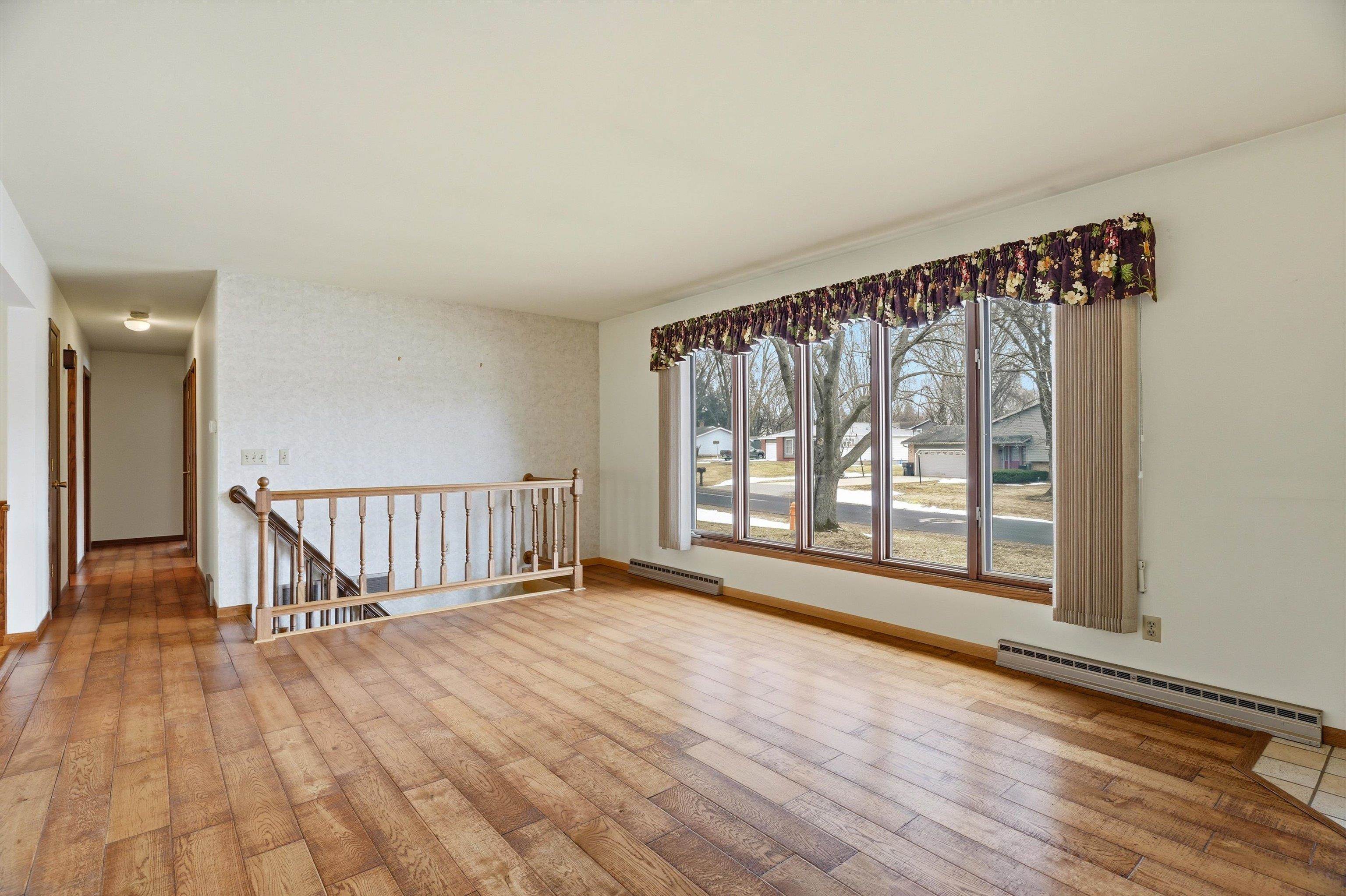 1121 FAIRVIEW DRIVE, Marshfield, Wisconsin 54449, 3 Bedrooms Bedrooms, ,2 BathroomsBathrooms,Residential,For Sale,1121 FAIRVIEW DRIVE,22601320