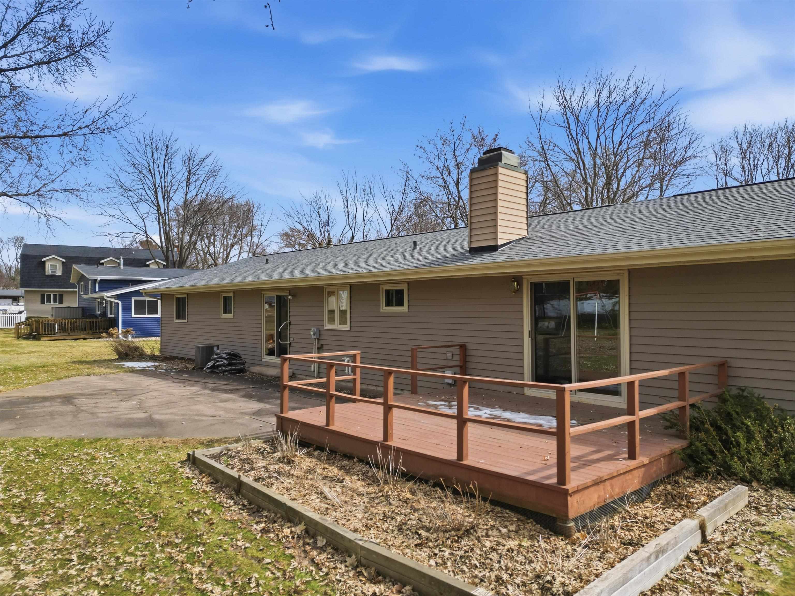 1121 FAIRVIEW DRIVE, Marshfield, Wisconsin 54449, 3 Bedrooms Bedrooms, ,2 BathroomsBathrooms,Residential,For Sale,1121 FAIRVIEW DRIVE,22601320
