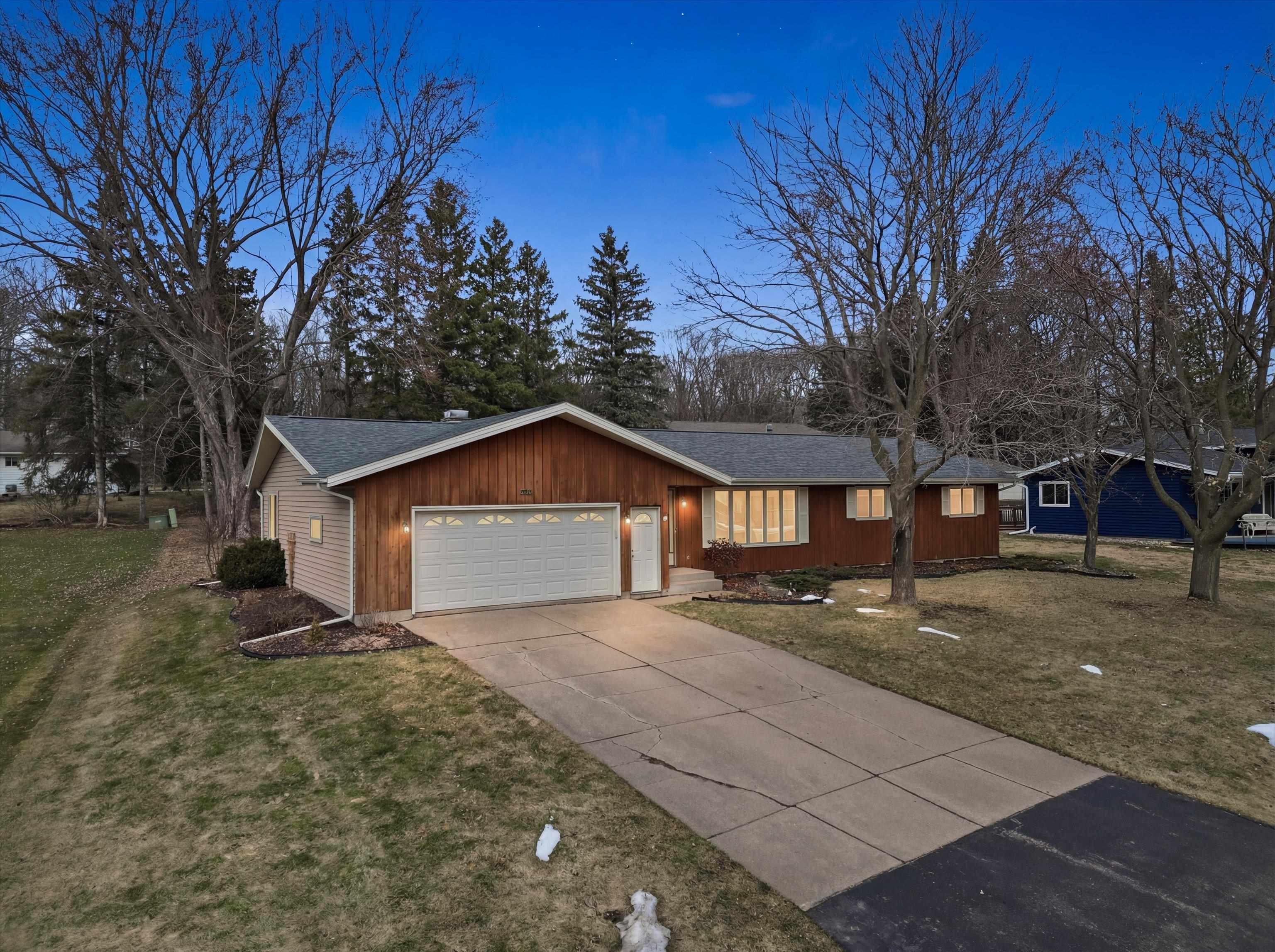 1121 FAIRVIEW DRIVE, Marshfield, Wisconsin 54449, 3 Bedrooms Bedrooms, ,2 BathroomsBathrooms,Residential,For Sale,1121 FAIRVIEW DRIVE,22601320