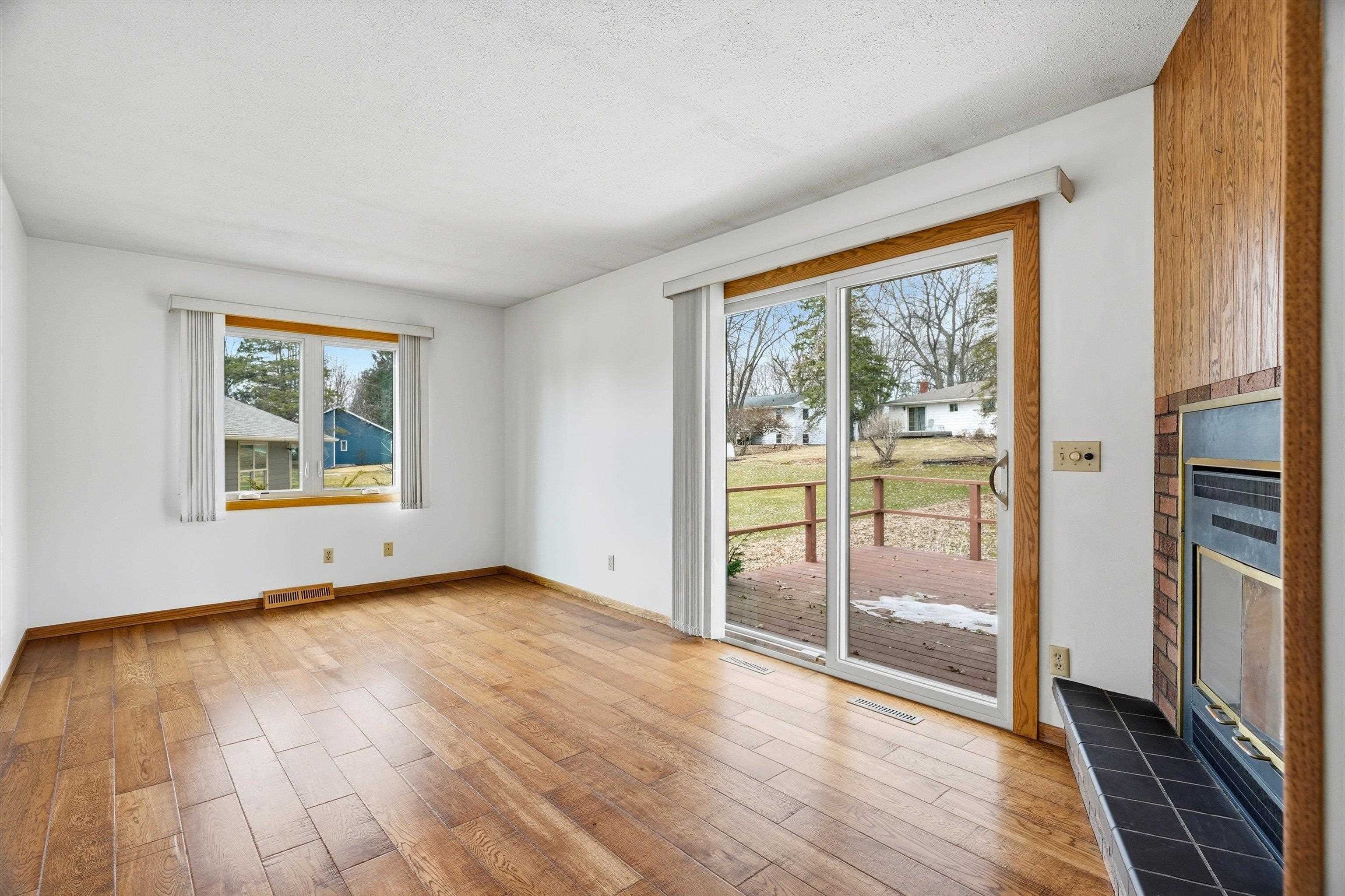 1121 FAIRVIEW DRIVE, Marshfield, Wisconsin 54449, 3 Bedrooms Bedrooms, ,2 BathroomsBathrooms,Residential,For Sale,1121 FAIRVIEW DRIVE,22601320