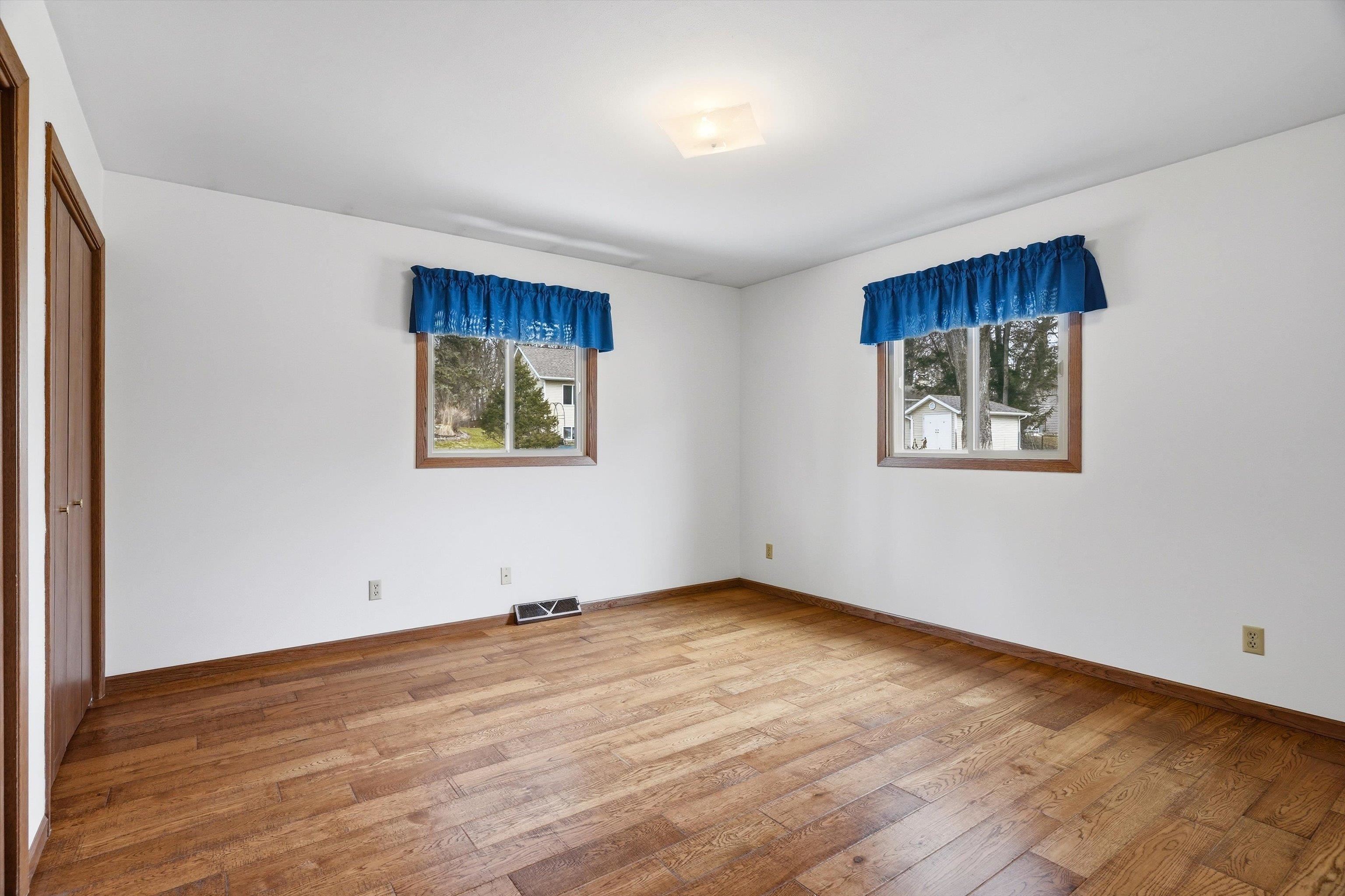 1121 FAIRVIEW DRIVE, Marshfield, Wisconsin 54449, 3 Bedrooms Bedrooms, ,2 BathroomsBathrooms,Residential,For Sale,1121 FAIRVIEW DRIVE,22601320