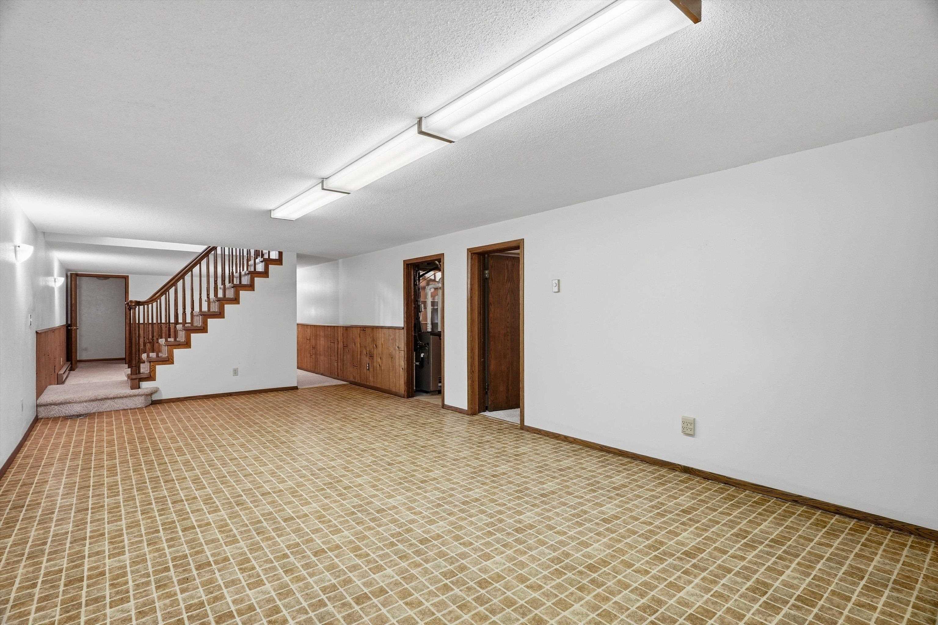 1121 FAIRVIEW DRIVE, Marshfield, Wisconsin 54449, 3 Bedrooms Bedrooms, ,2 BathroomsBathrooms,Residential,For Sale,1121 FAIRVIEW DRIVE,22601320