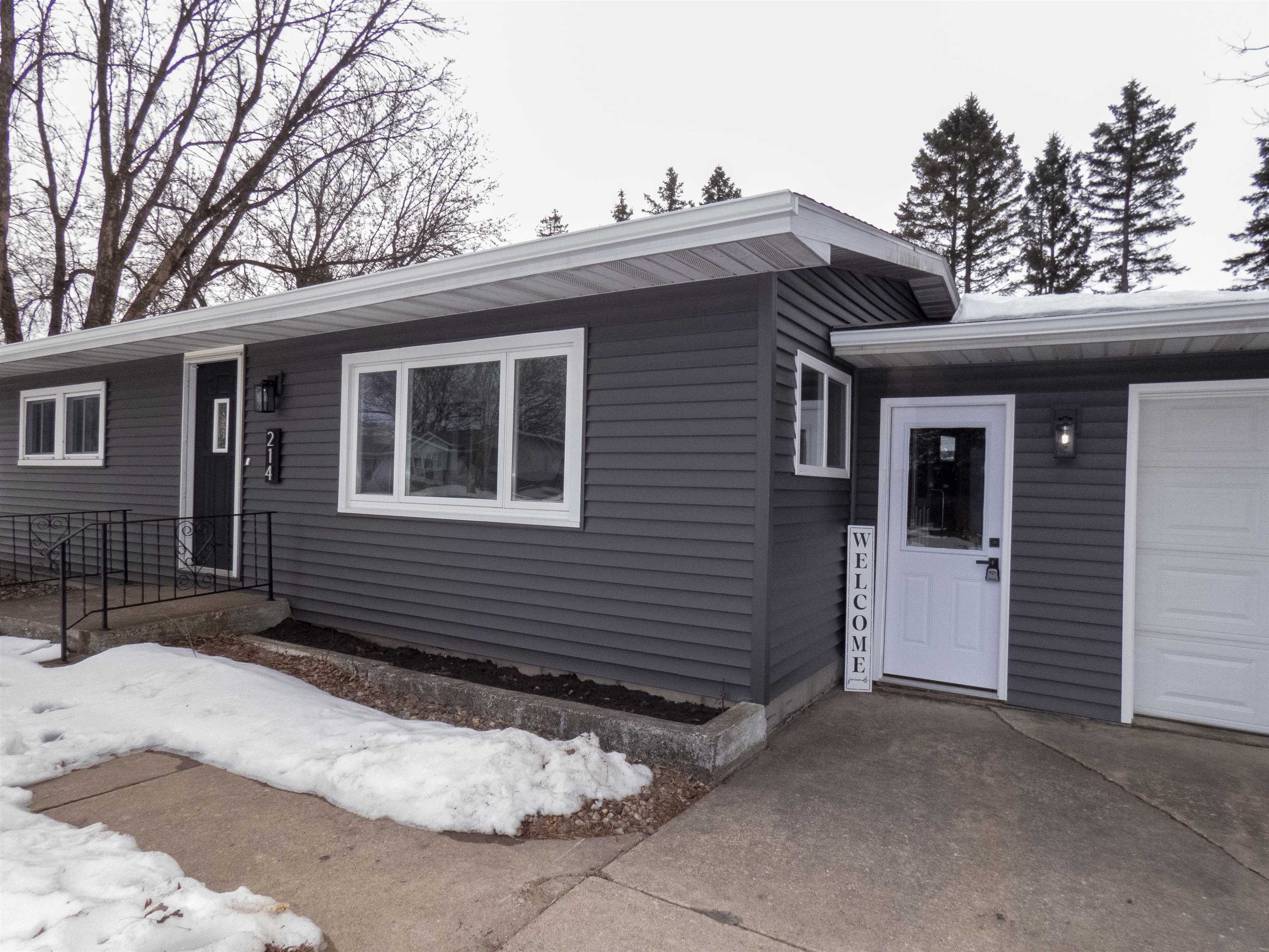 214 E 21ST STREET, Marshfield, Wisconsin 54449, 3 Bedrooms Bedrooms, ,1 BathroomBathrooms,Residential,For Sale,214 E 21ST STREET,22601326