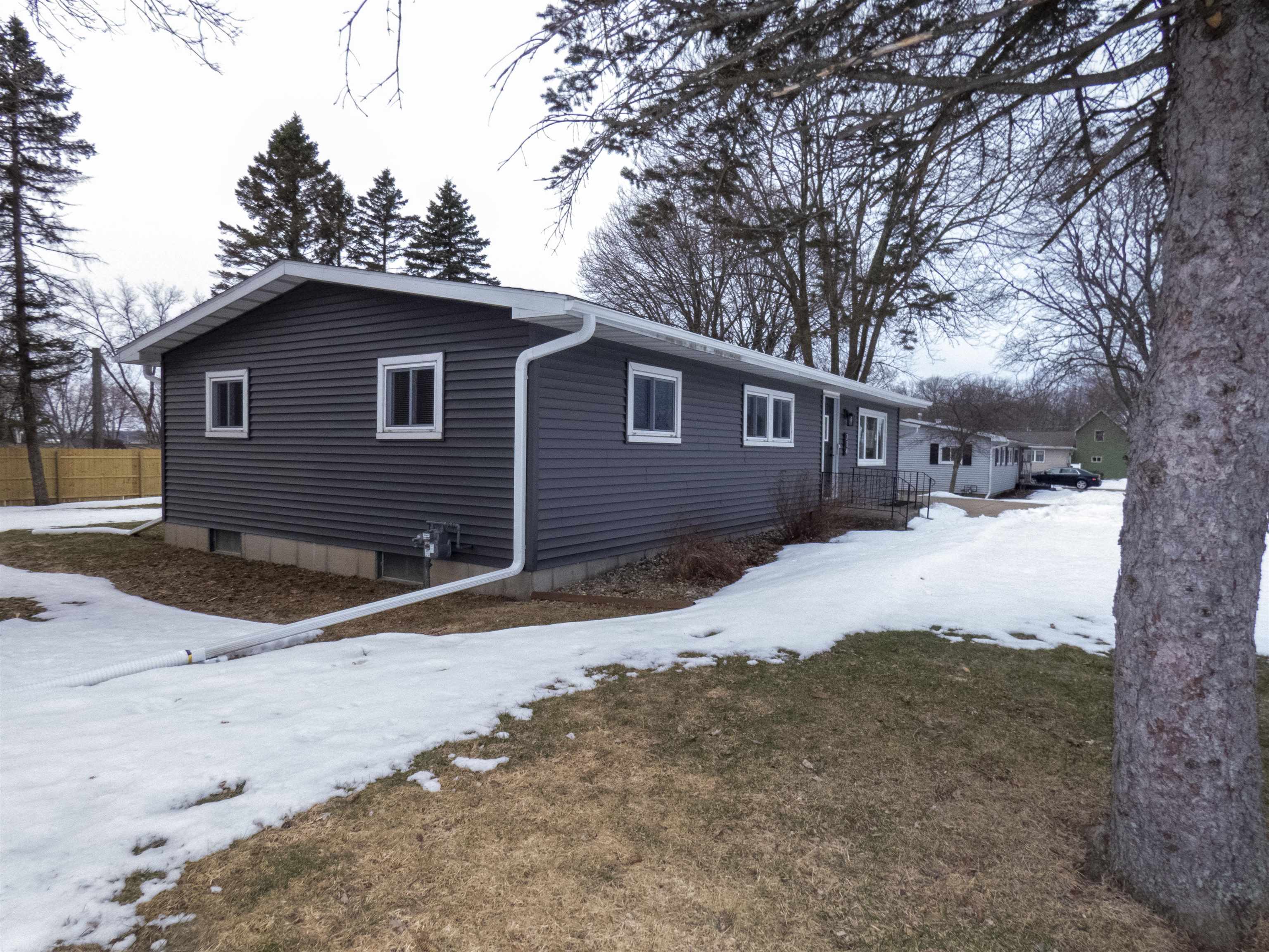 214 E 21ST STREET, Marshfield, Wisconsin 54449, 3 Bedrooms Bedrooms, ,1 BathroomBathrooms,Residential,For Sale,214 E 21ST STREET,22601326